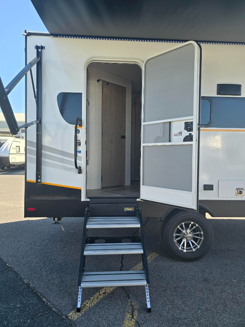 2026 Ember RV E-Series 18FBE - Image 7