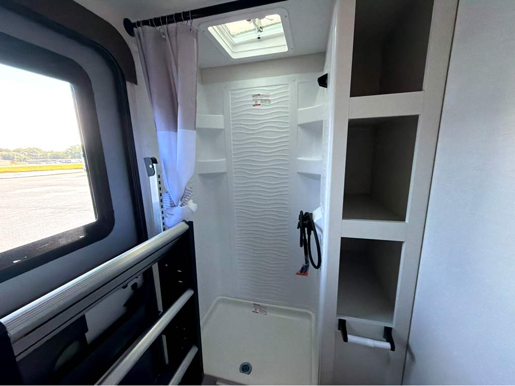 2027 GRAND DESIGN TRANSCEND 23BHX - Image 19