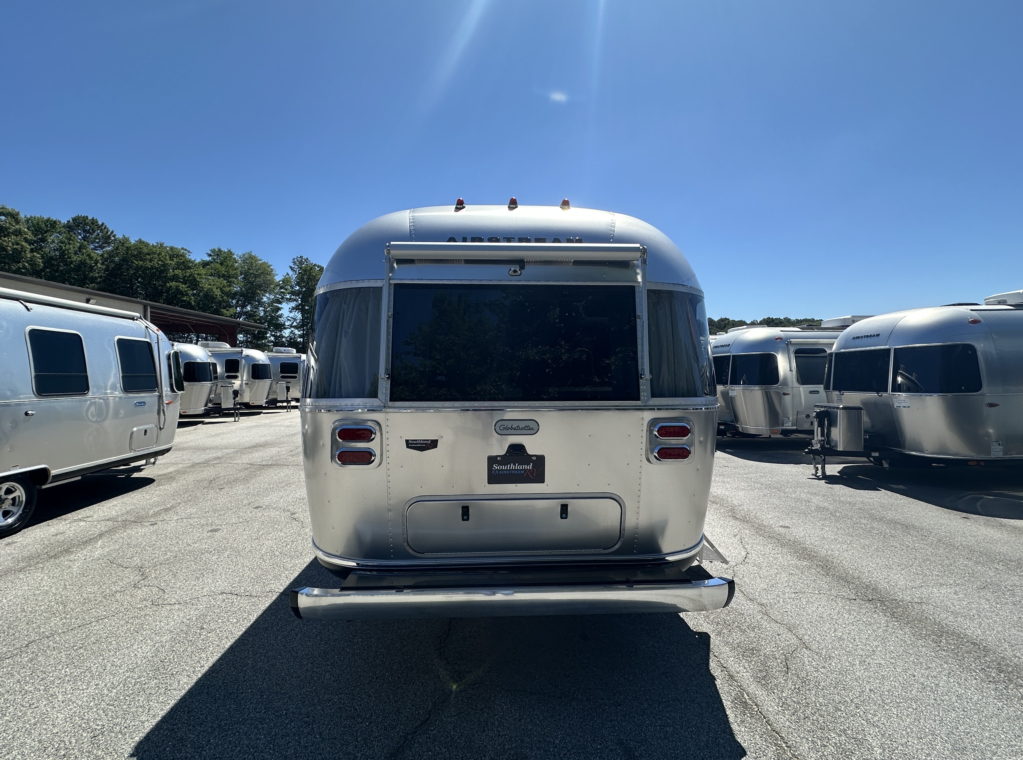 2026 Airstream Globetrotter 27FB Twin - Image 3