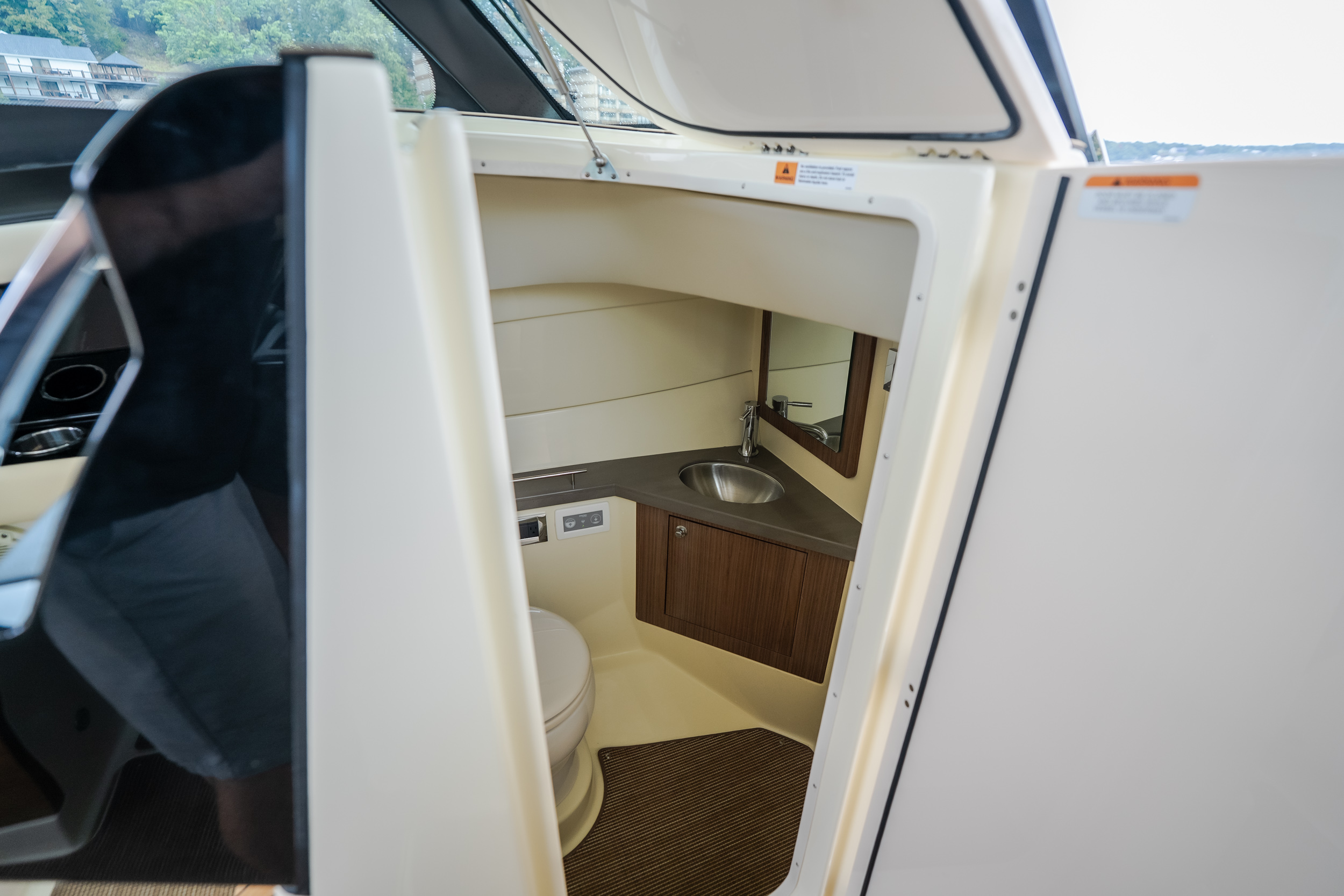 2024 Chris Craft Calypso 32 CT - Image 71