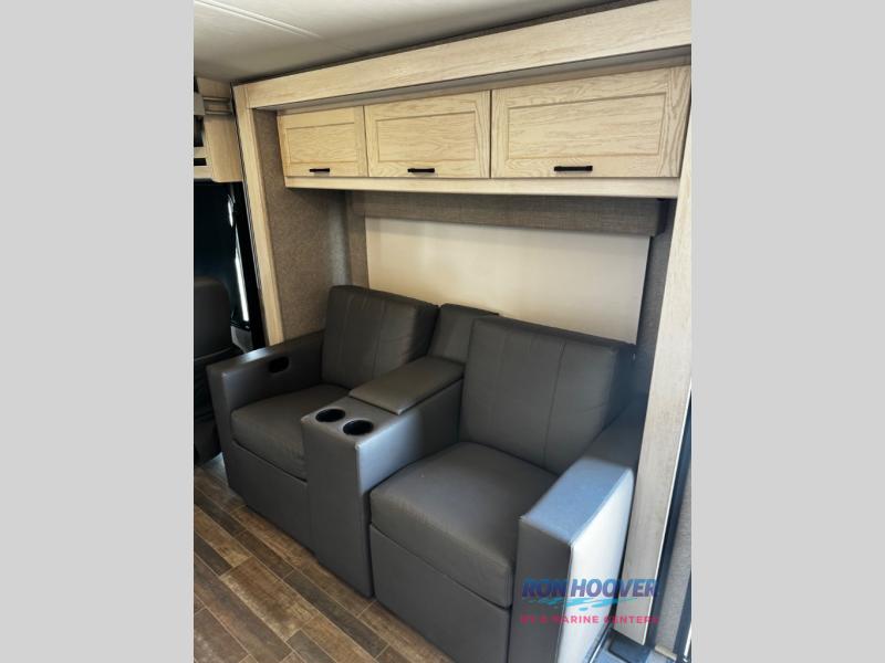 2022 WINNEBAGO 30T - Image 14