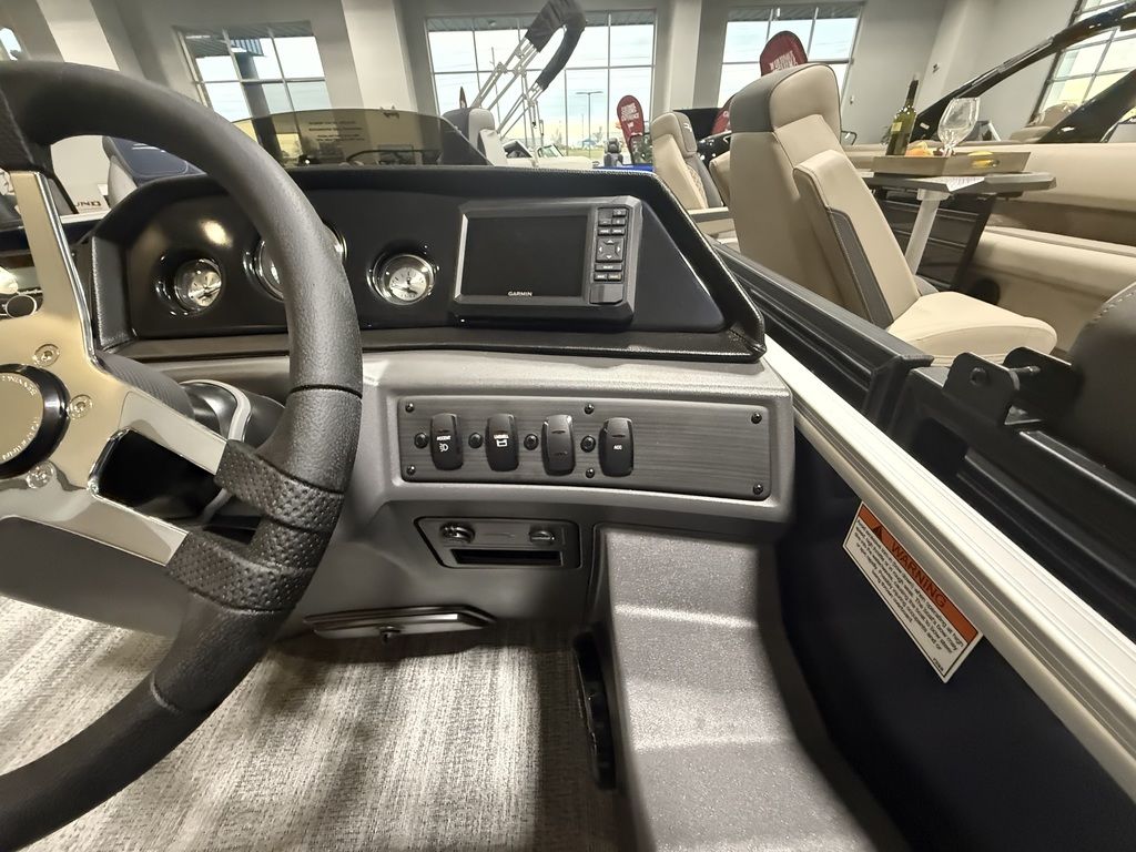 2026 Bennington 22SF TriToon Pontoon - Image 17