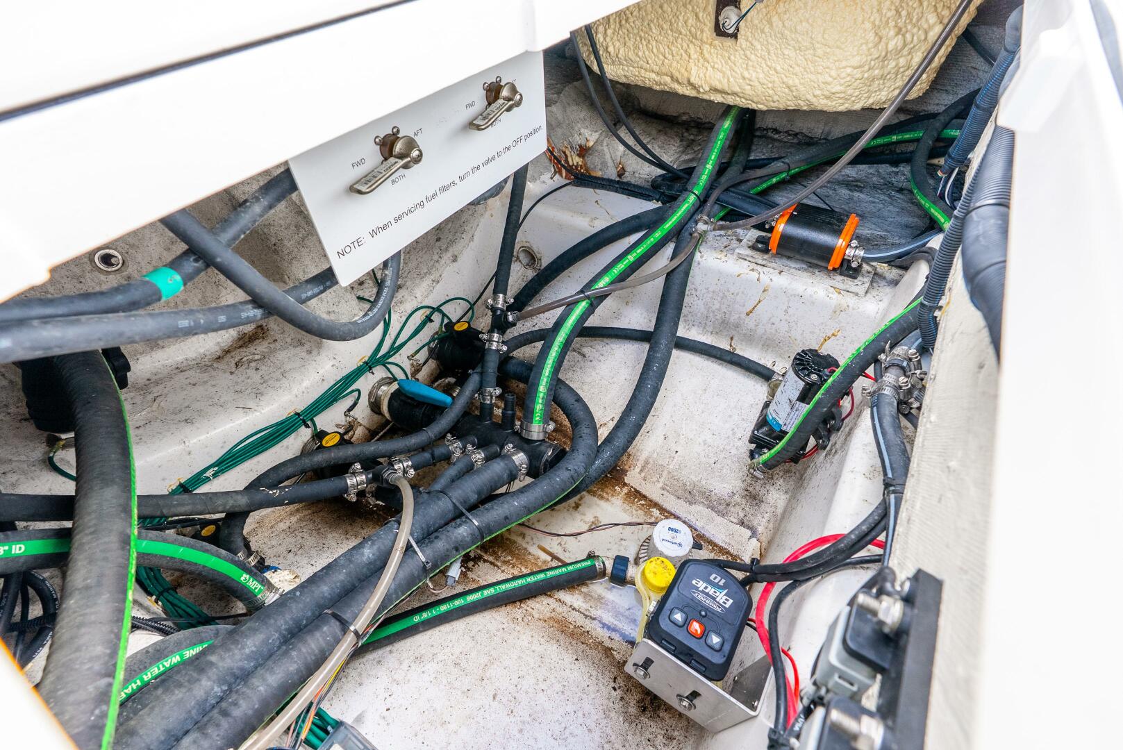 2024 Caymas Hybrid Boat 281 HB - Image 30