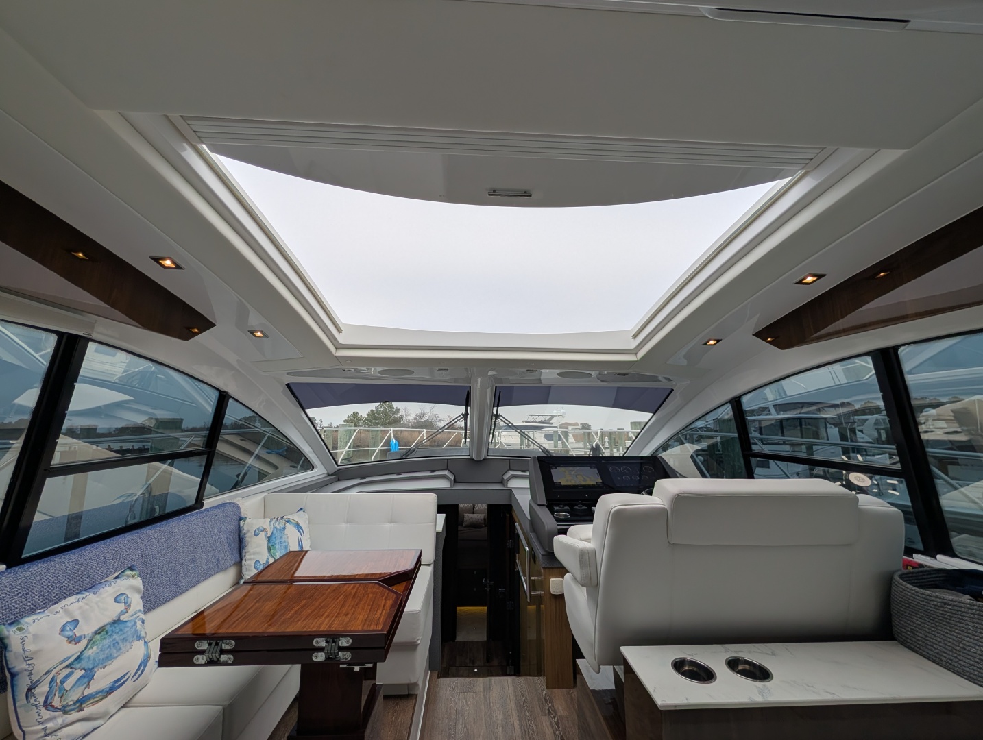 2022 Cruisers Yachts 54 Cantius - Image 27