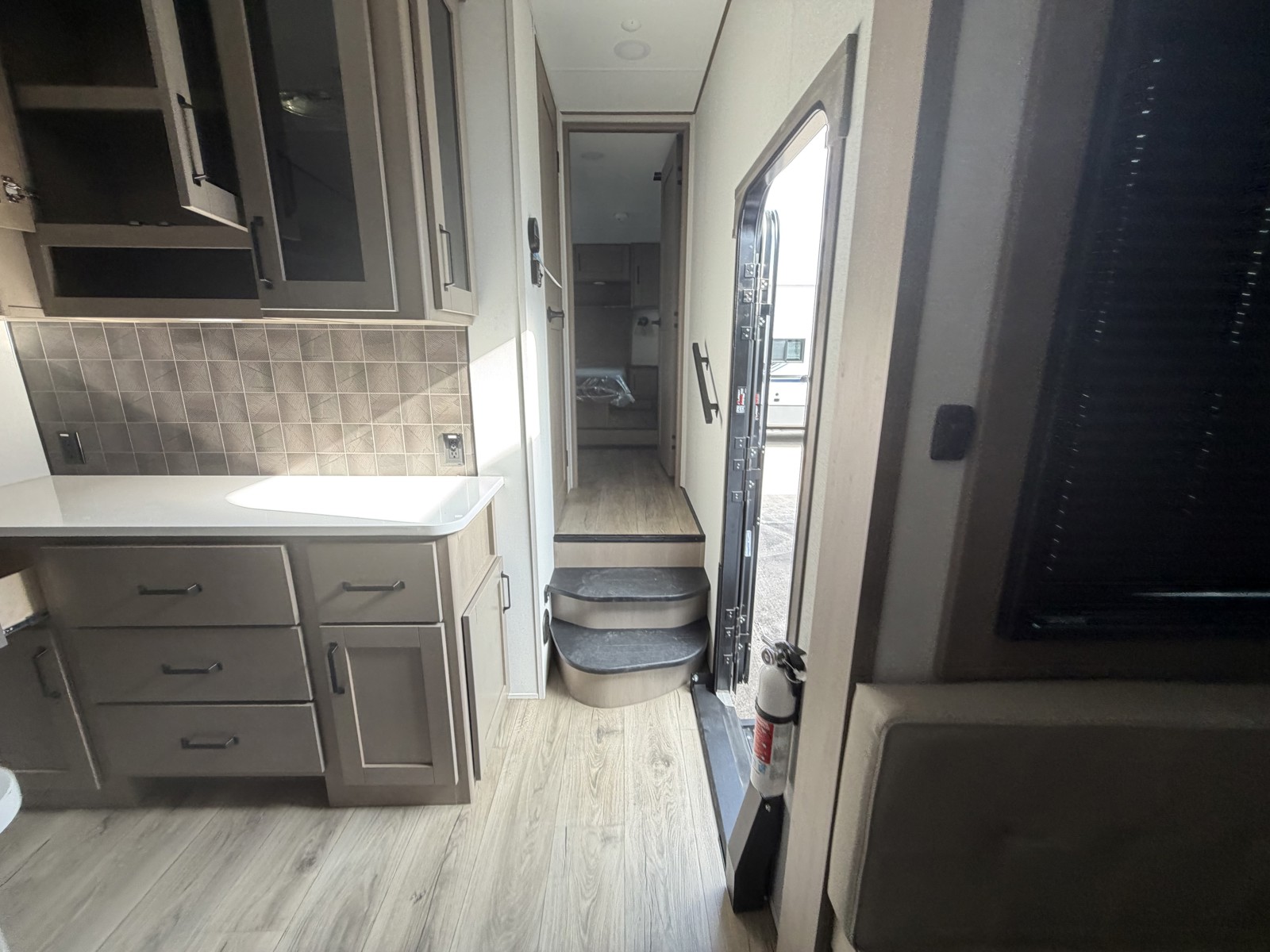 2026 GRAND DESIGN 303RLS - Image 31