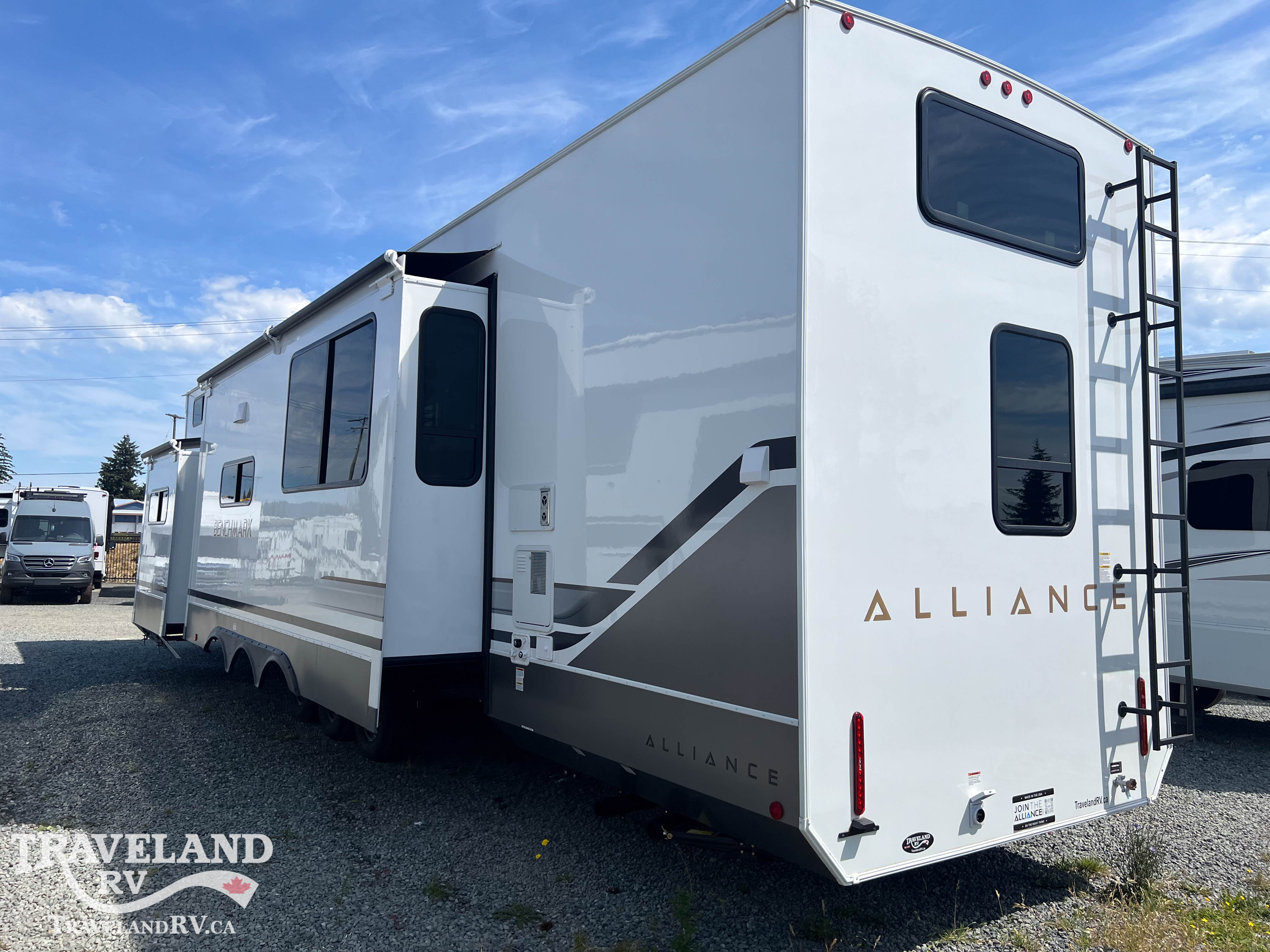 2026 Alliance RV Benchmark 44LFT - Image 7