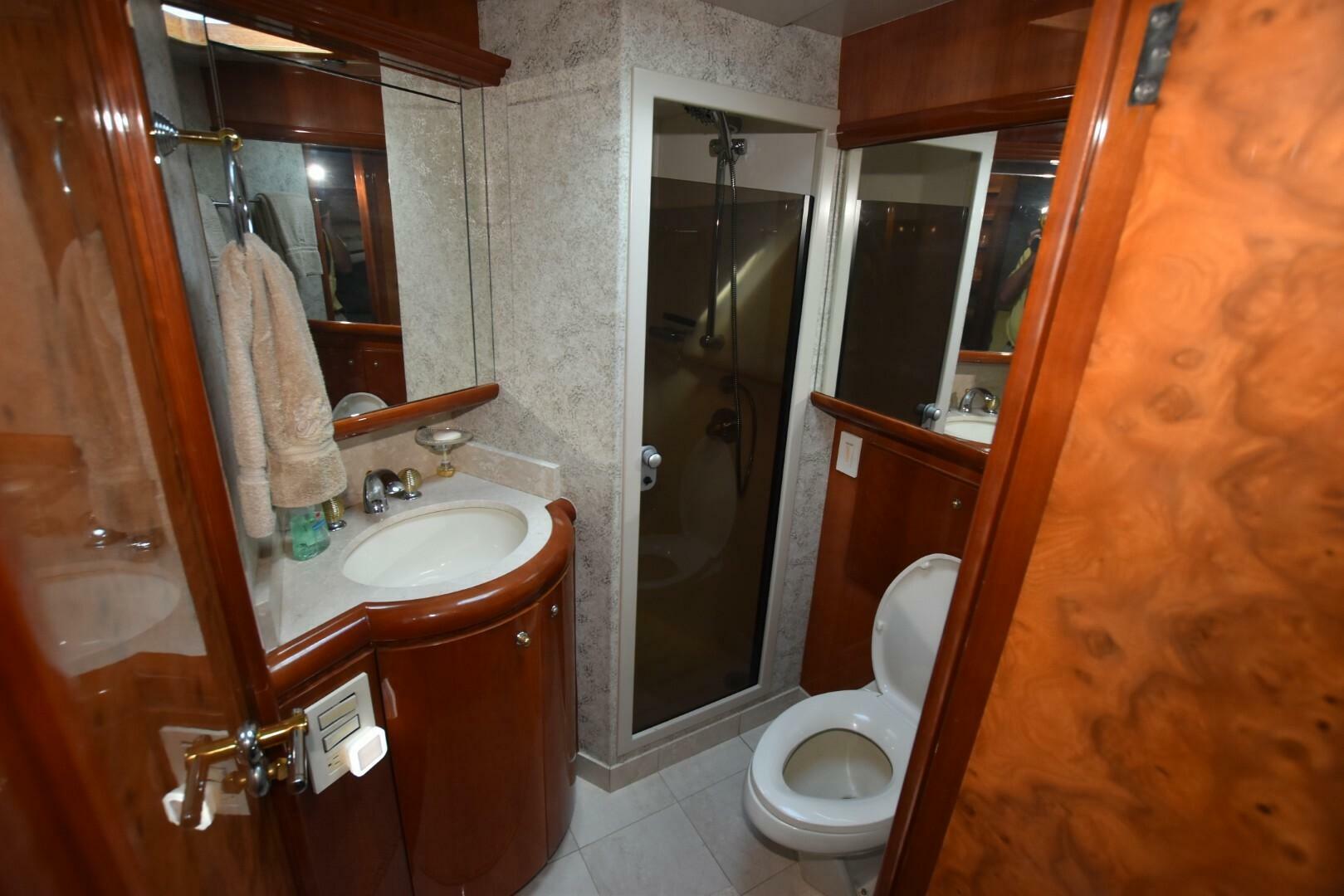 1998 Hatteras 74 Sportdeck - Image 31