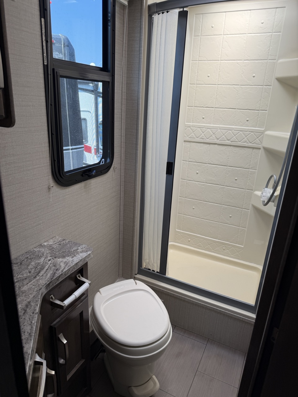 2018 Jayco Melbourne Prestige 24LP - Image 12
