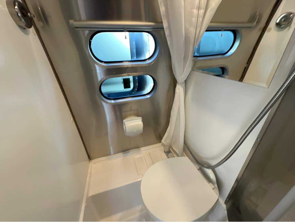 2026 AIRSTREAM CARAVEL 16RB - Image 16
