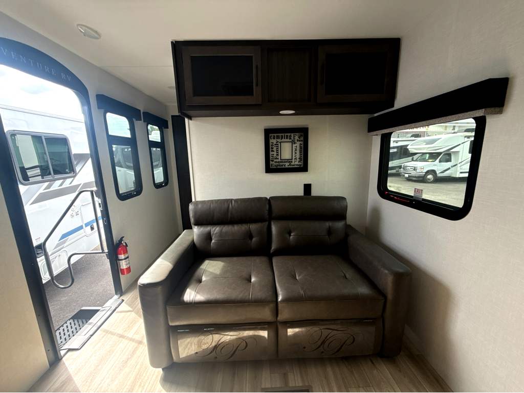 2027 VENTURE RV SPORTTREK 333VFK - Image 16