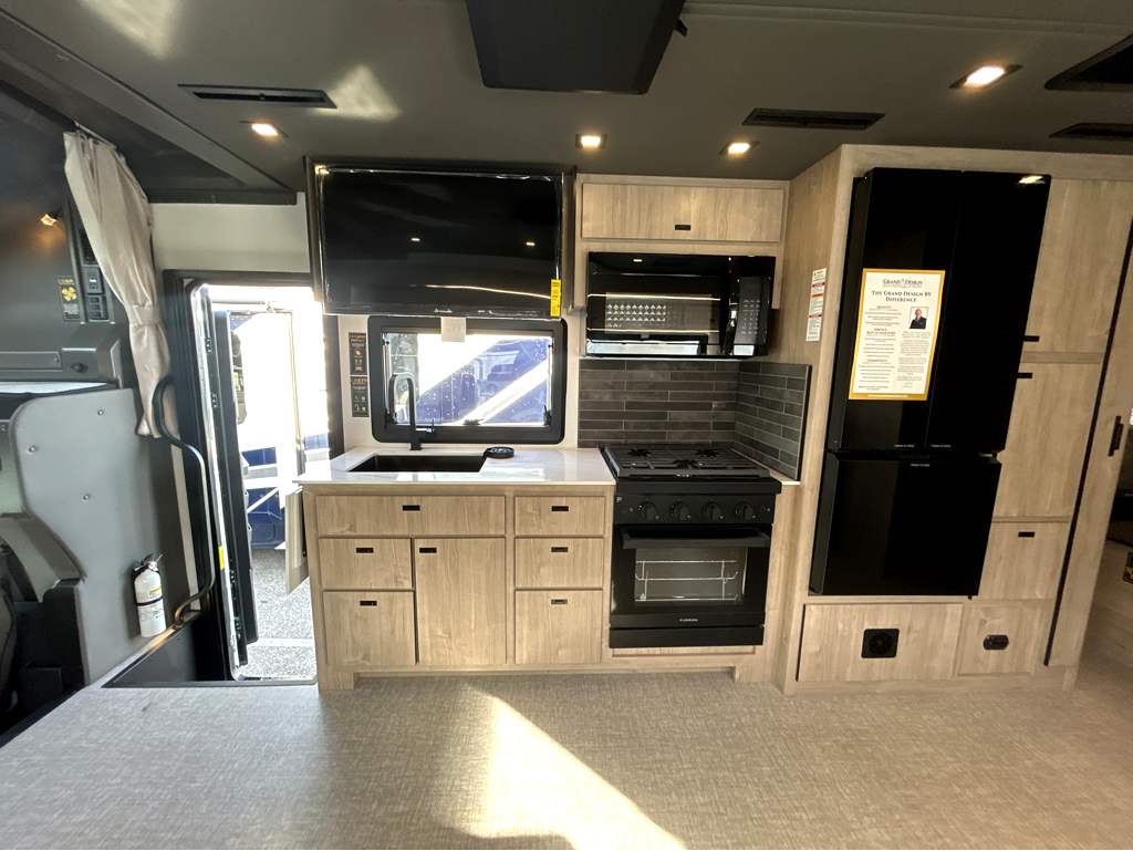 2026 GRAND DESIGN LINEAGE SERIES F 31ZW - Image 23