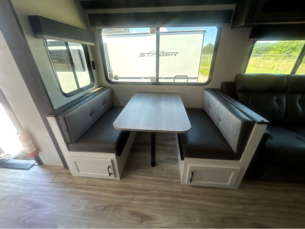 2026 VENTURE RV SPORTTREK 327VIK - Image 15