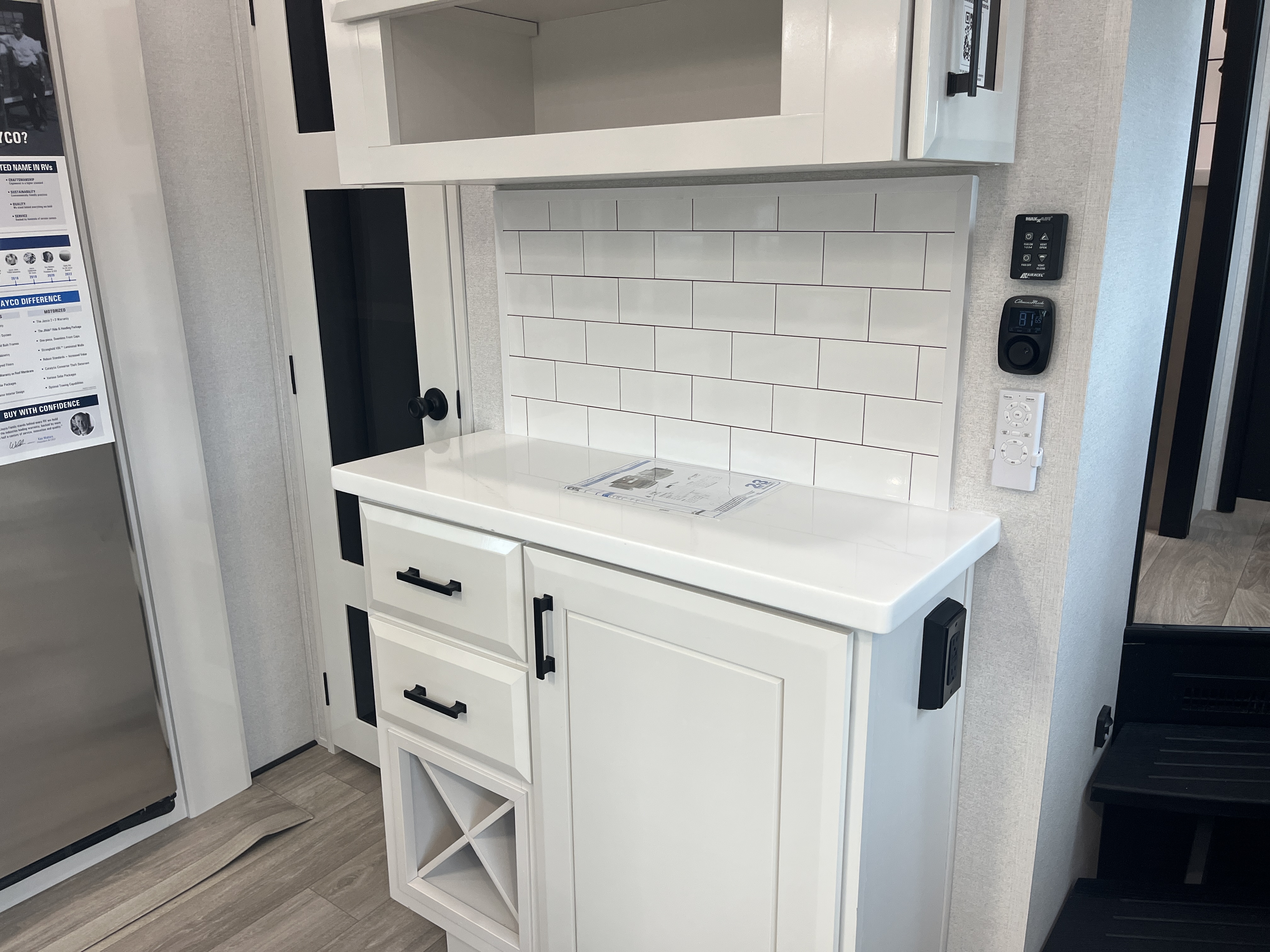 2027 JAYCO PINNACLE 32RLTS - Image 34