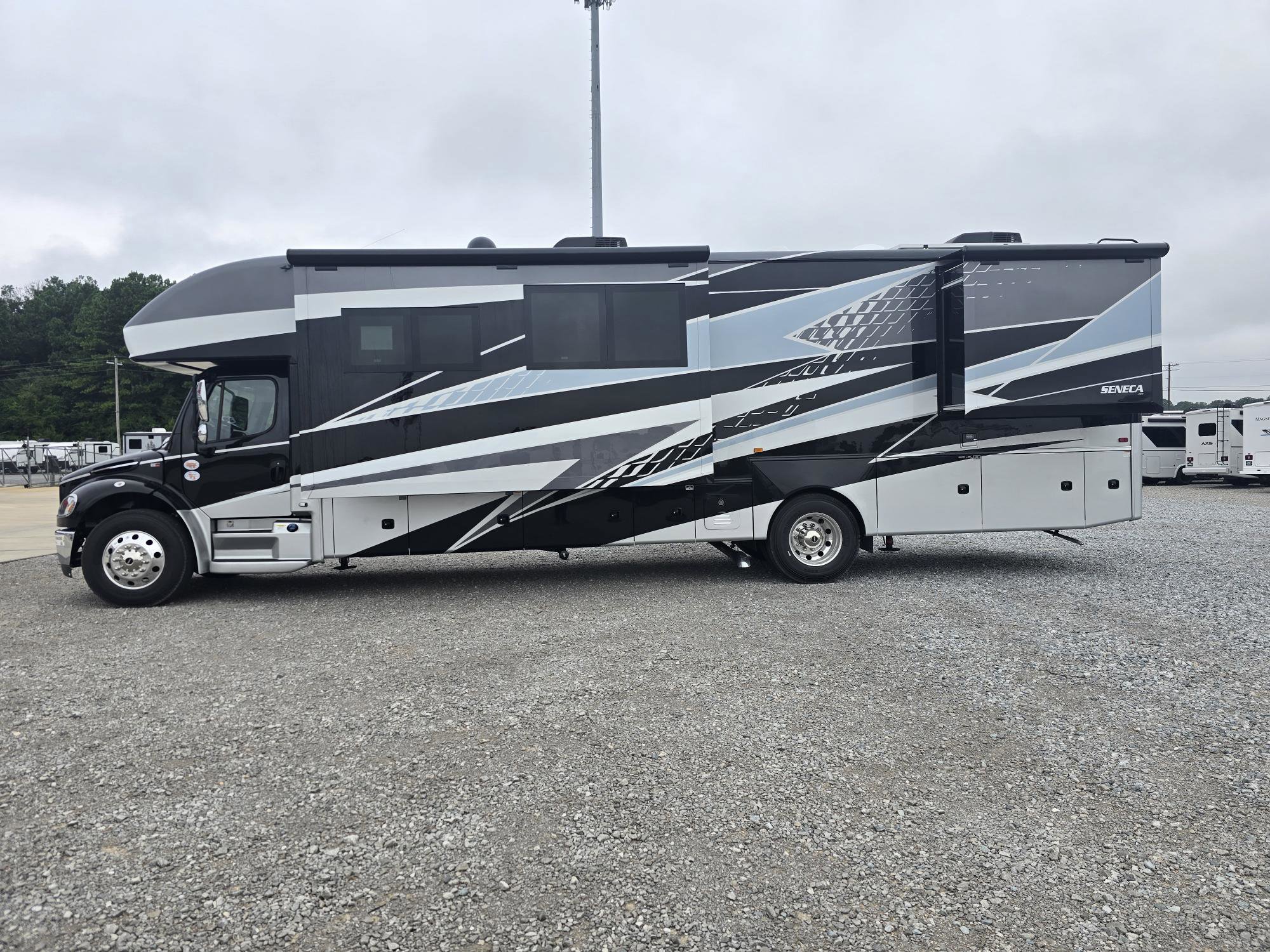 2026 JAYCO SENECA 37M - Image 6