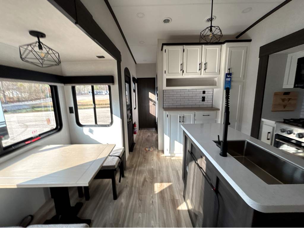 2026 VENTURE RV SPORTTREK 365VFL - Image 21