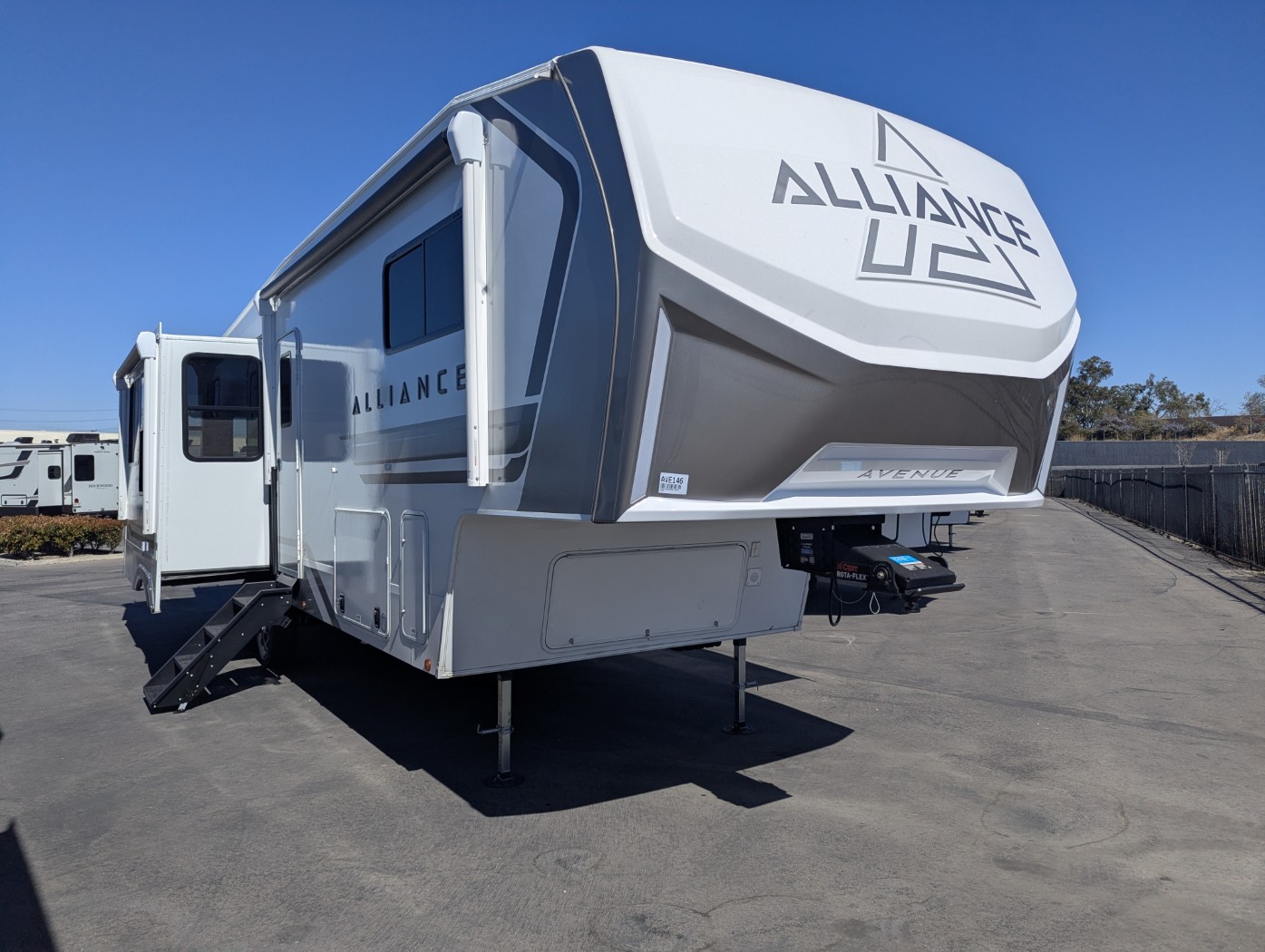 2027 Alliance RV Avenue 32RLS - Image 1