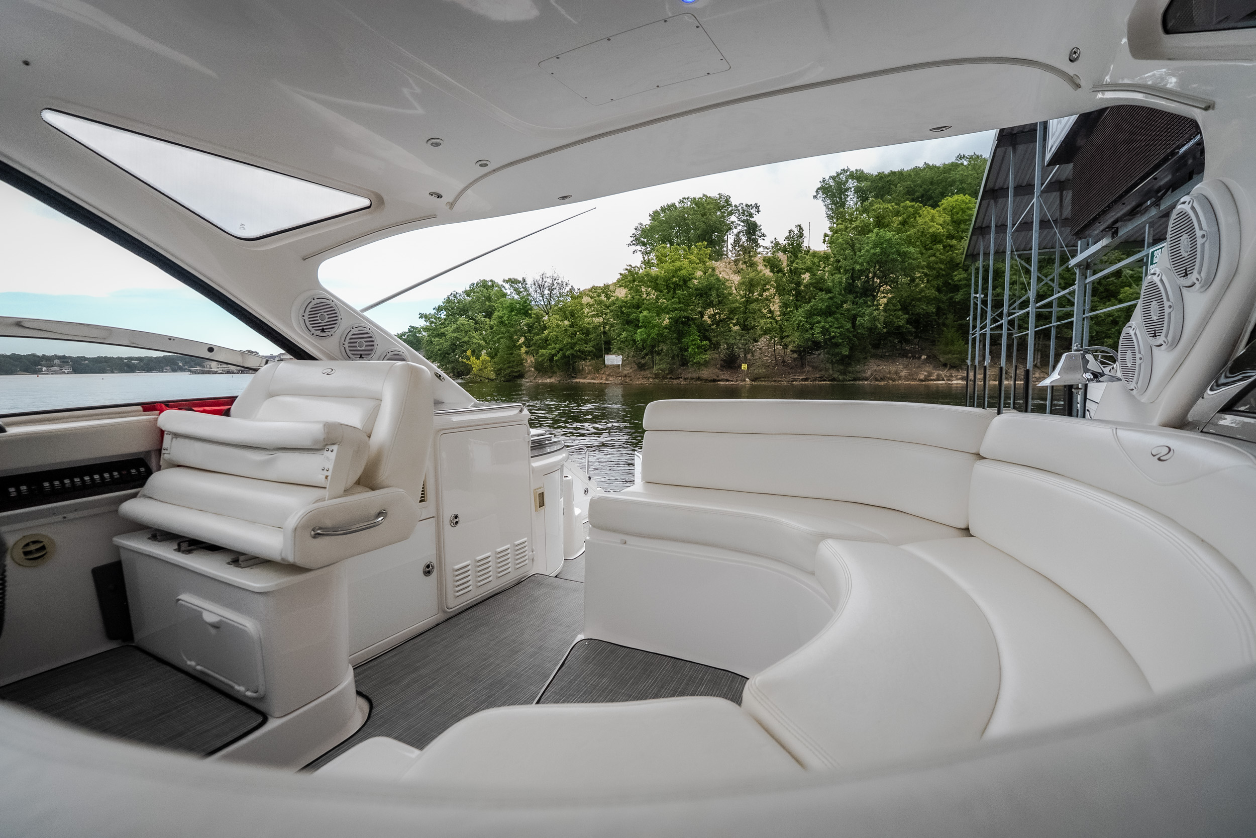 2009 Regal 4460 Express Cruiser - Image 14
