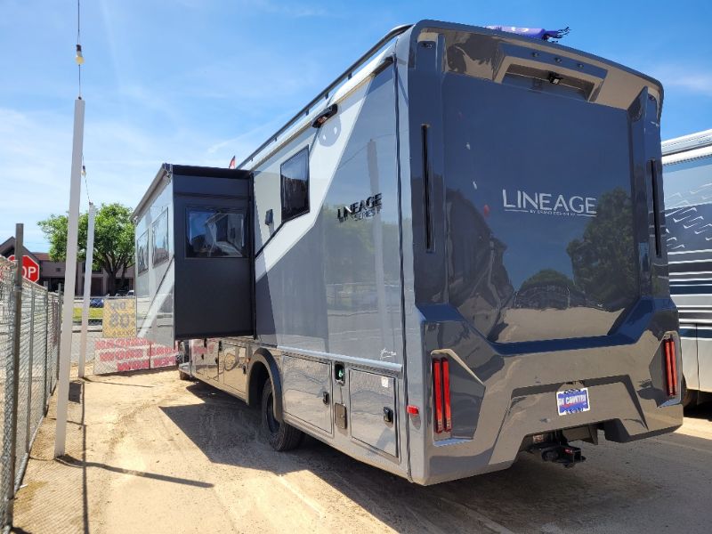 2026 Grand Design Lineage Series F 31ZW5 - Image 2