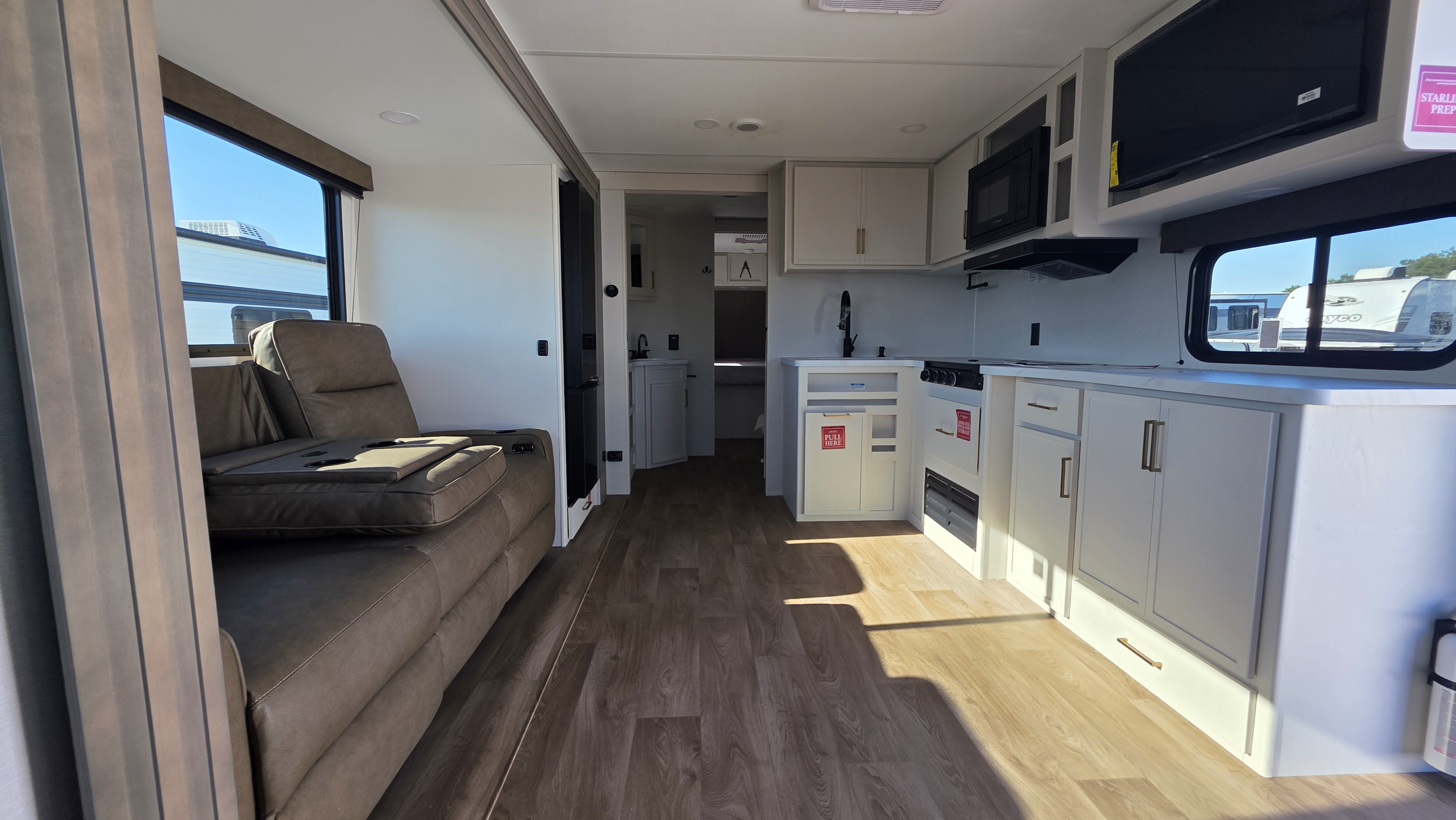 2027 GRAND DESIGN TRANSCEND 245RLT - Image 10