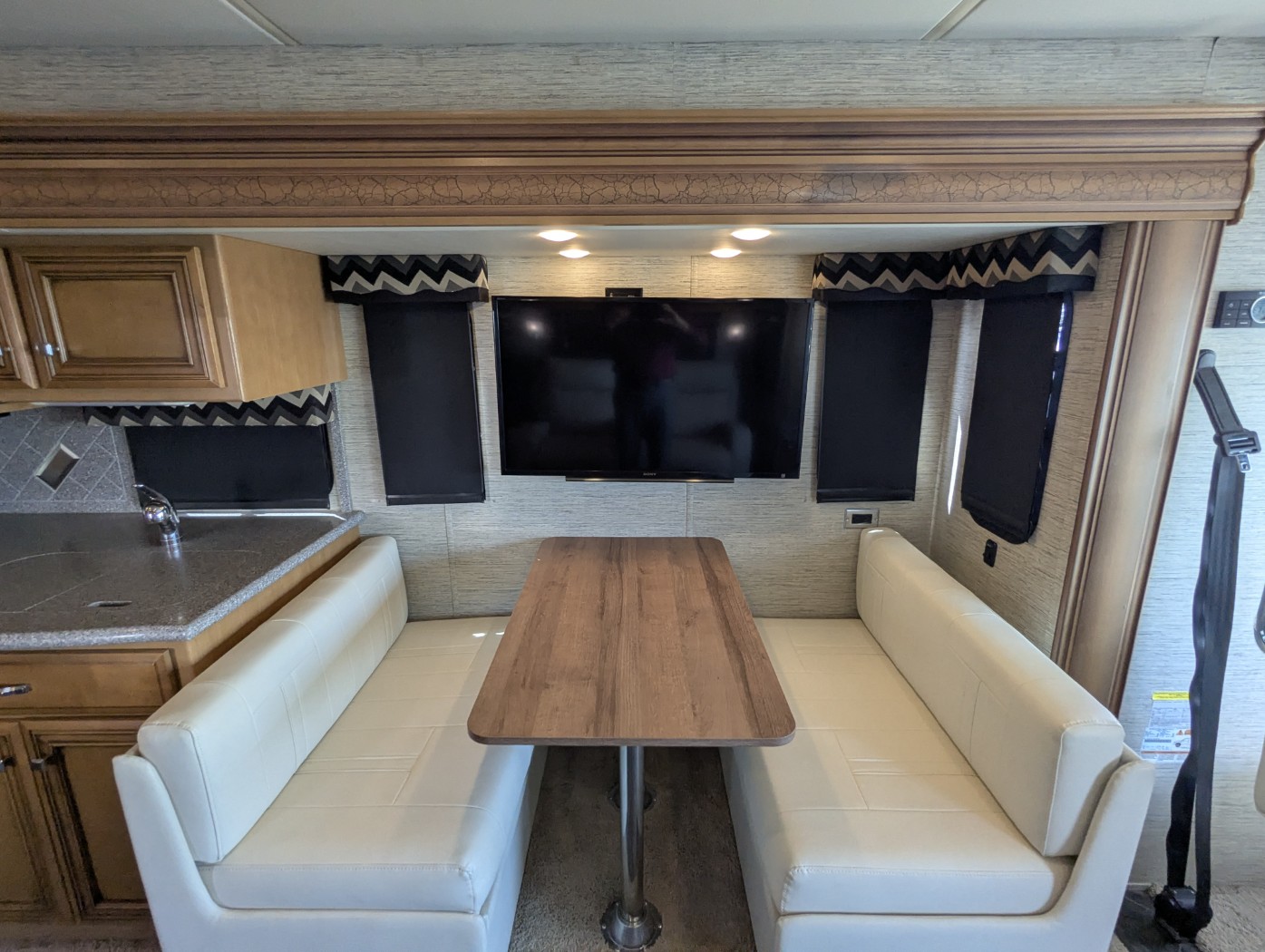 2016 Newmar Bay Star 3403 - Image 20