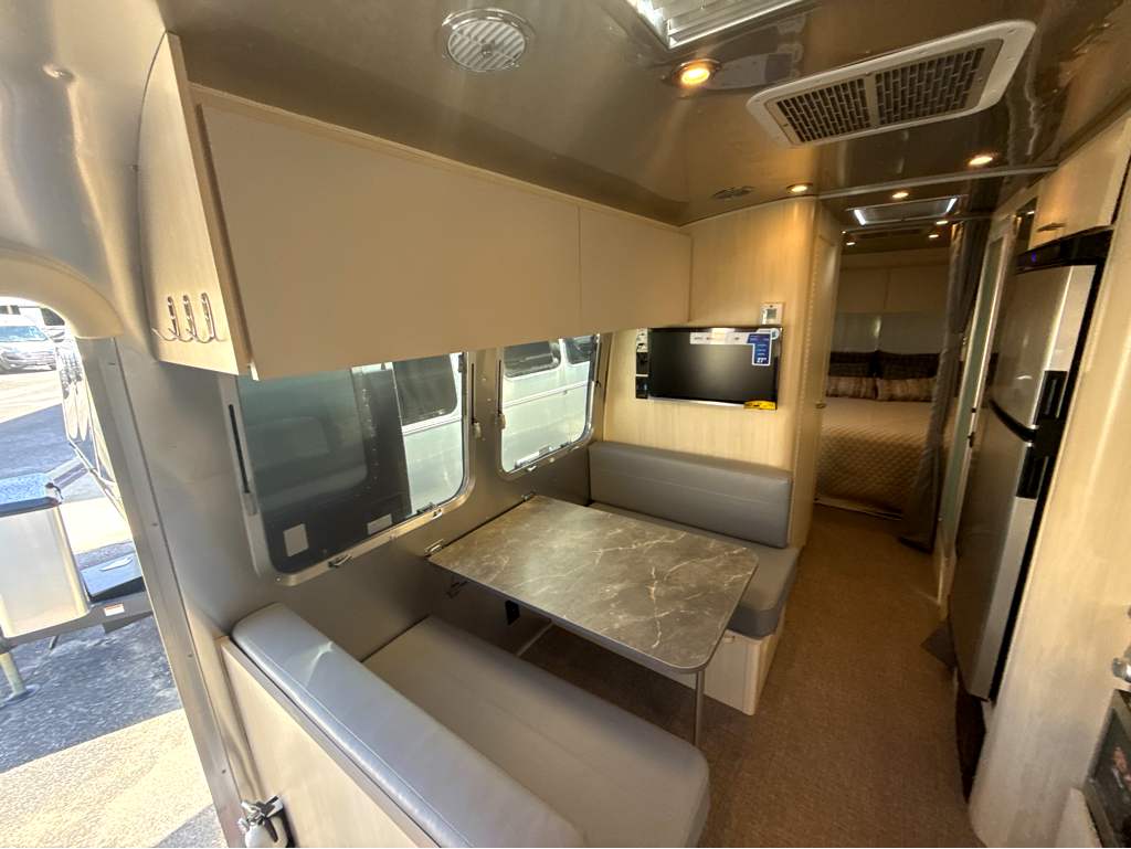 2026 AIRSTREAM FLYING CLOUD 28RBQ - Image 11