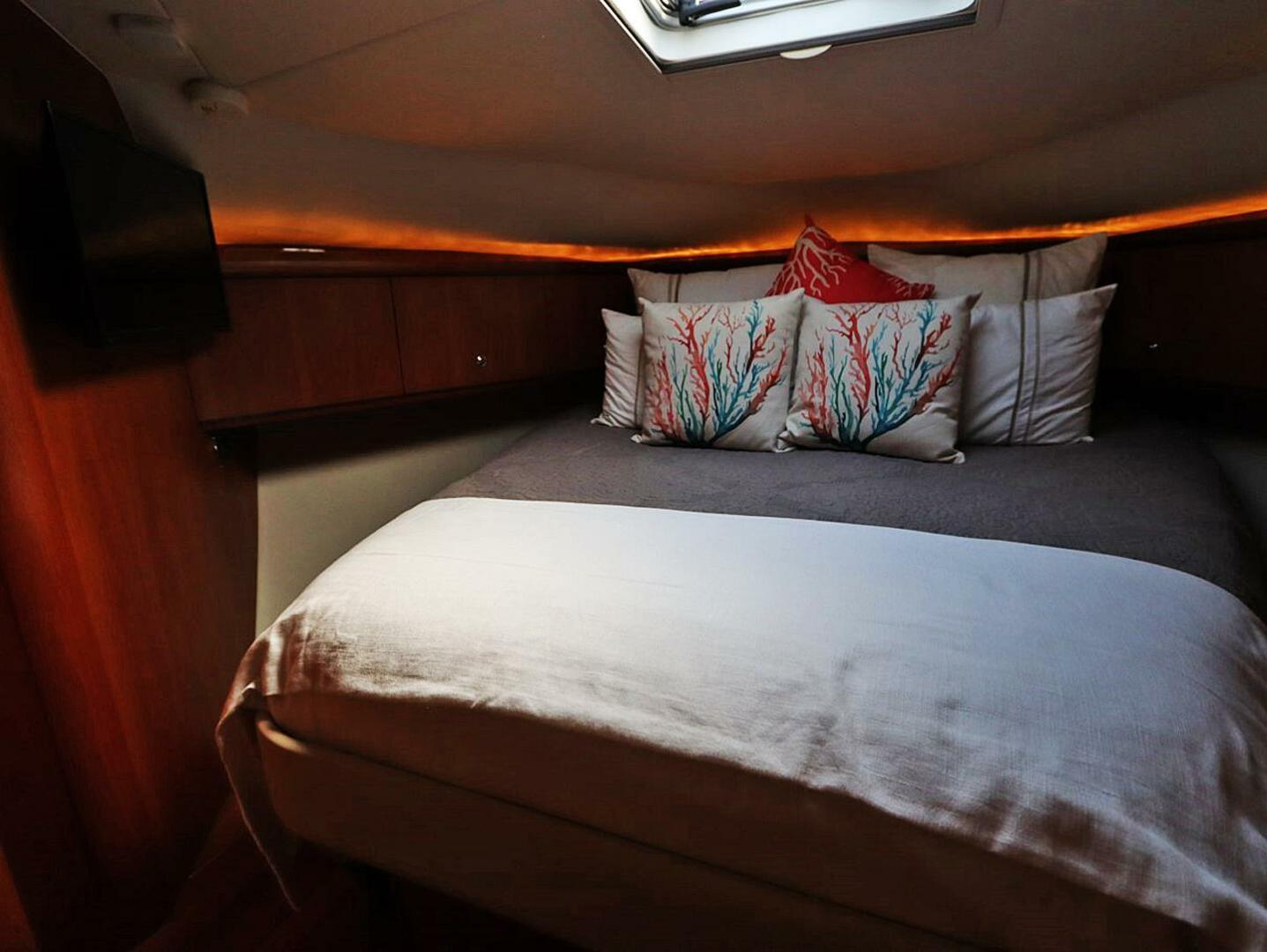 2009 Tiara Yachts Sovran 4300 Base - Image 20