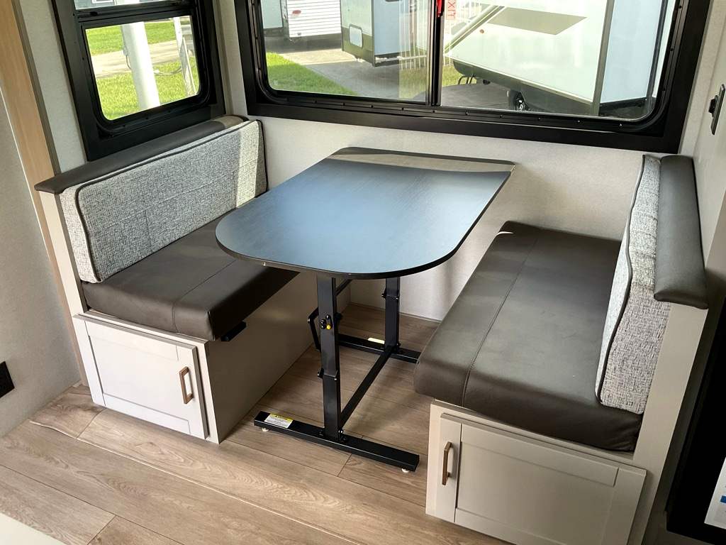 2027 JAYCO Jay Feather 25BH - Image 10