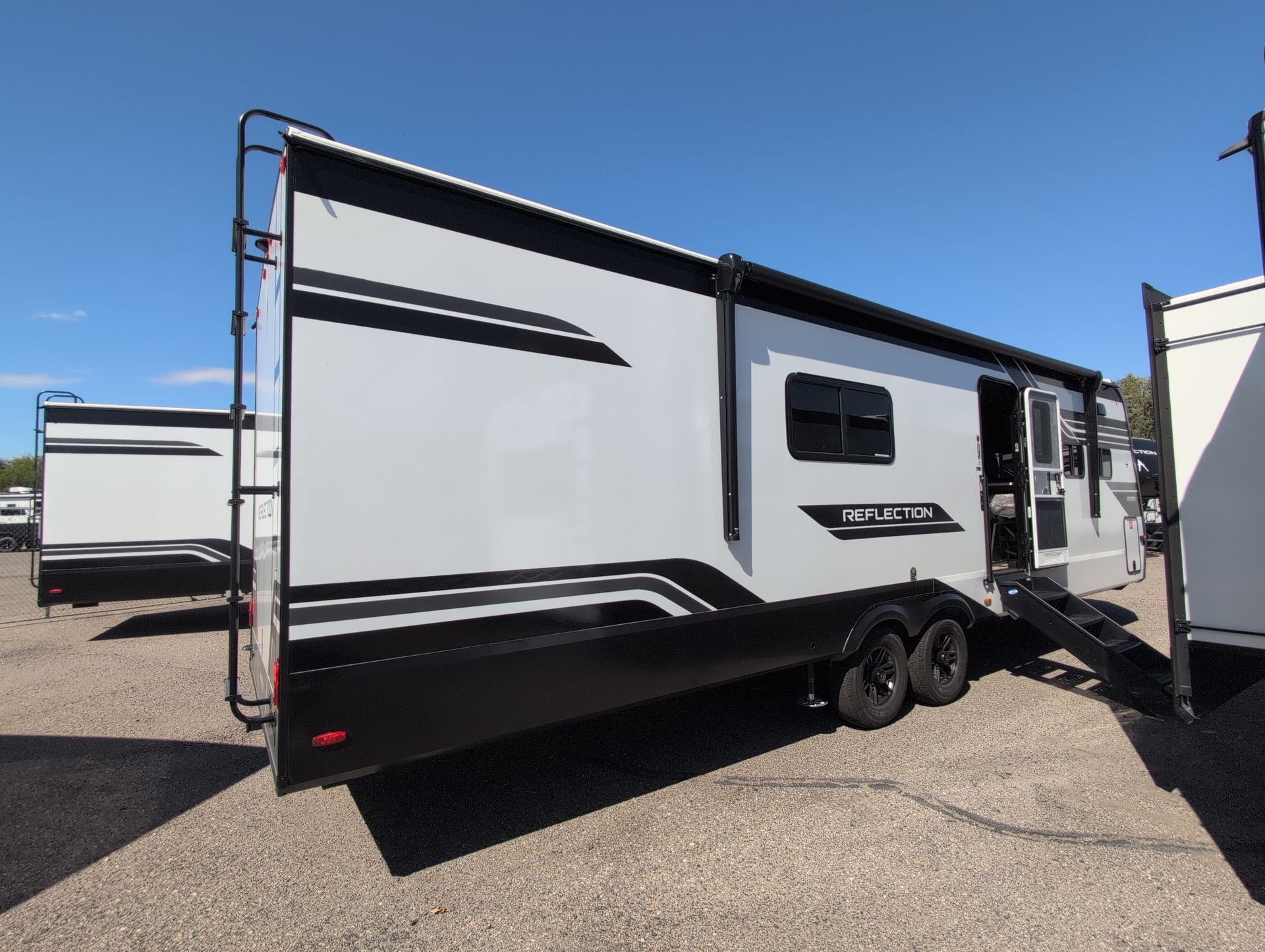 2027 Grand Design Reflection Travel Trailer 322FKTS - Image 8