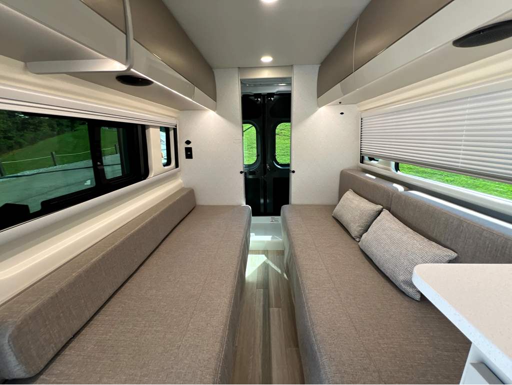 2027 THOR MOTOR COACH SEQUENCE 20L - Image 10
