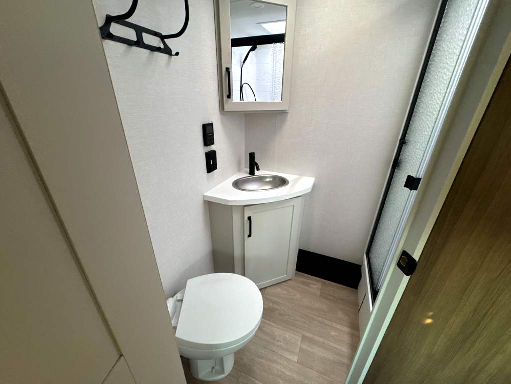2027 VENTURE RV SPORTTREK 272VRK - Image 15