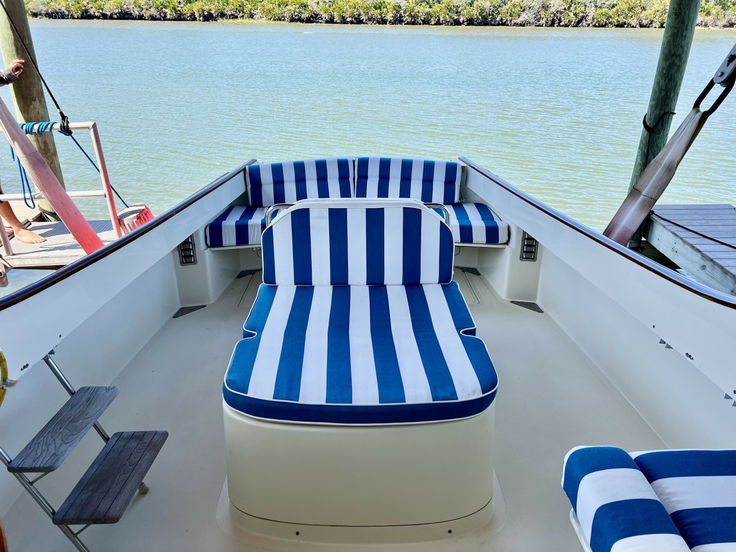 1995 Hinckley Picnic Boat 36 Classic - Image 14