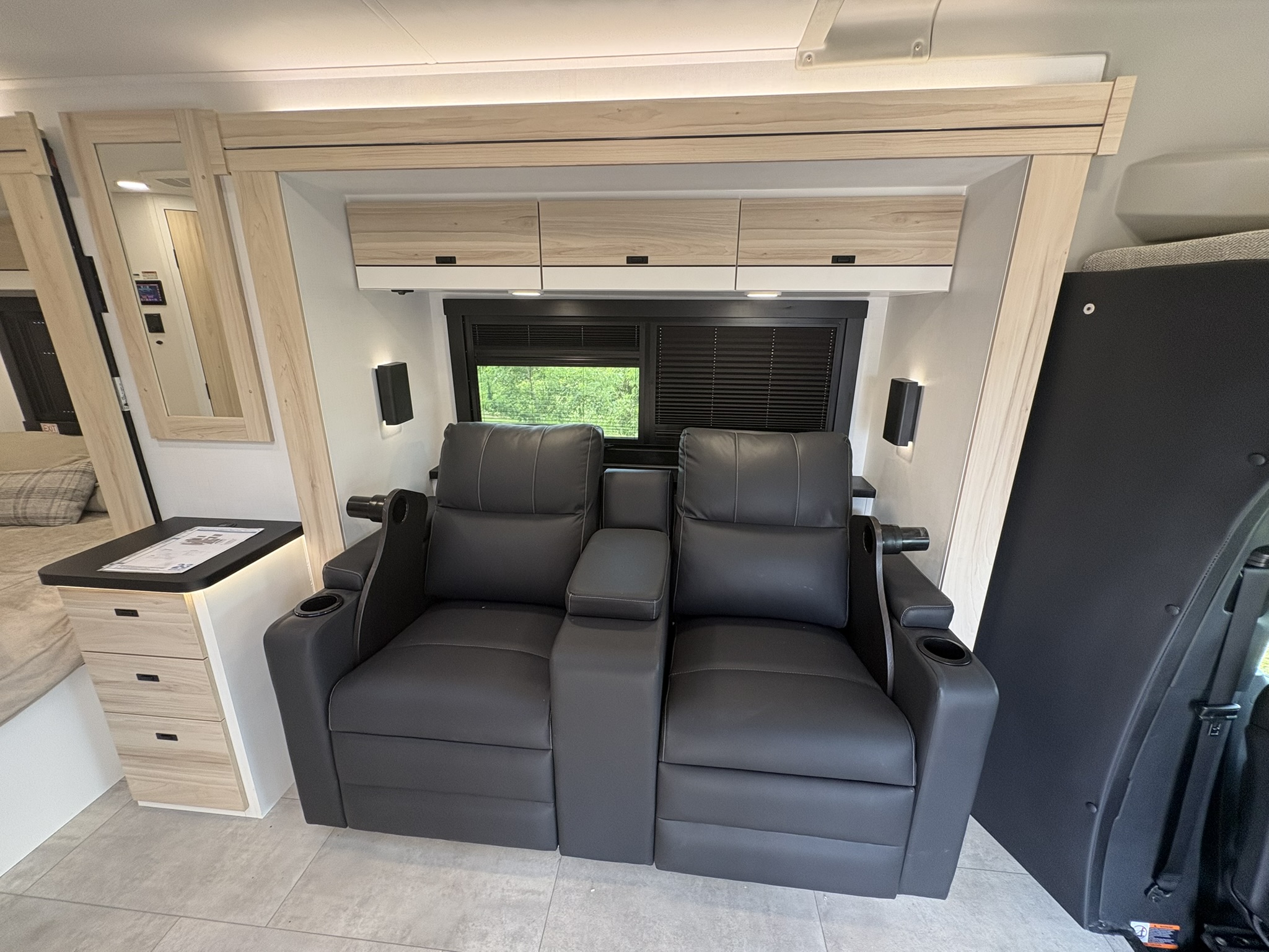 2027 JAYCO MELBOURNE PRESTIGE 25LP - Image 23