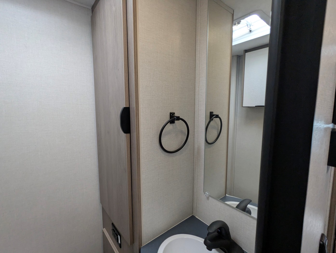 2025 Coachmen Cross Trail EV 20XG - Image 23