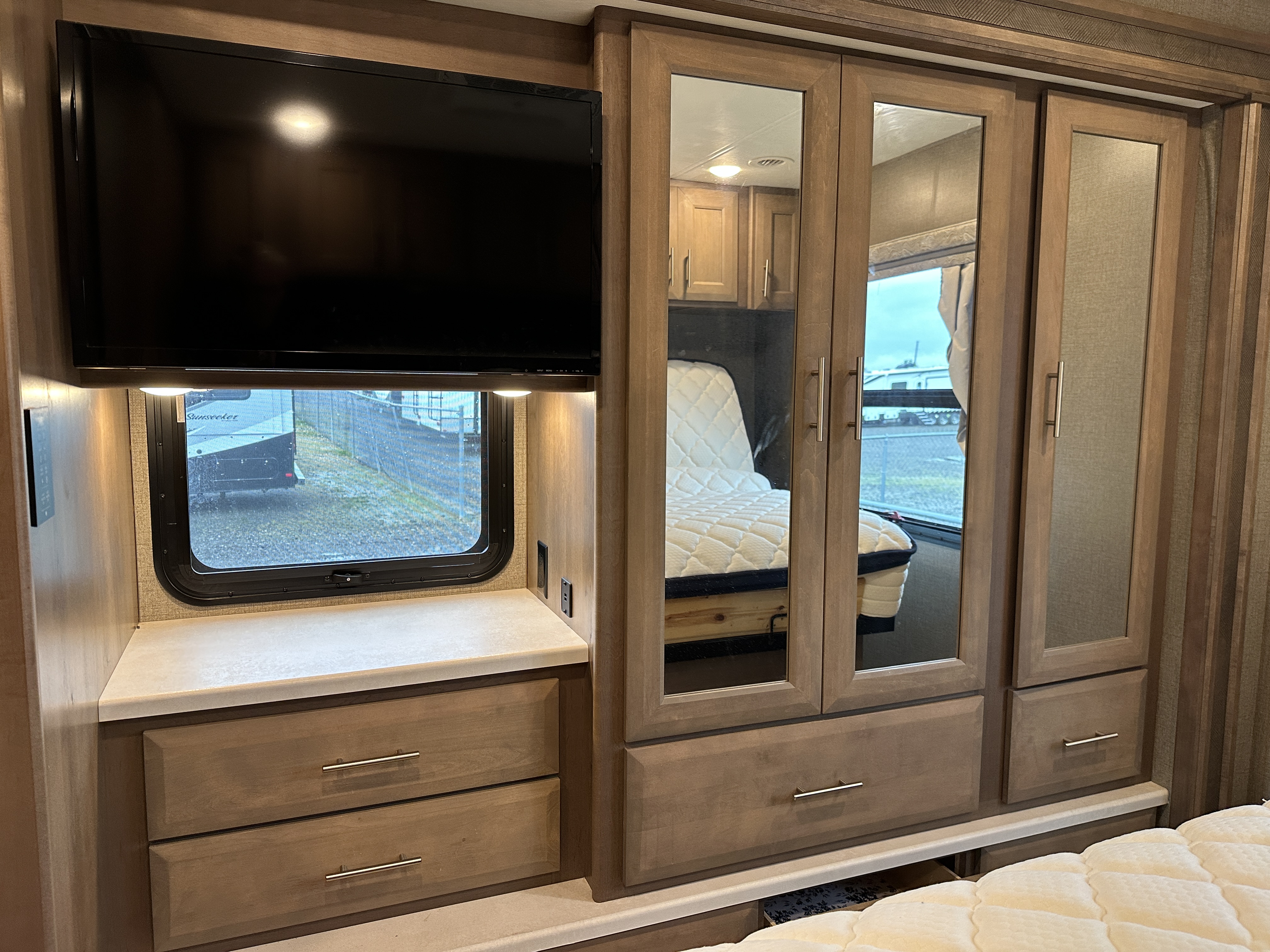 2022 THOR MOTOR COACH MIRAMAR 35.2 - Image 15