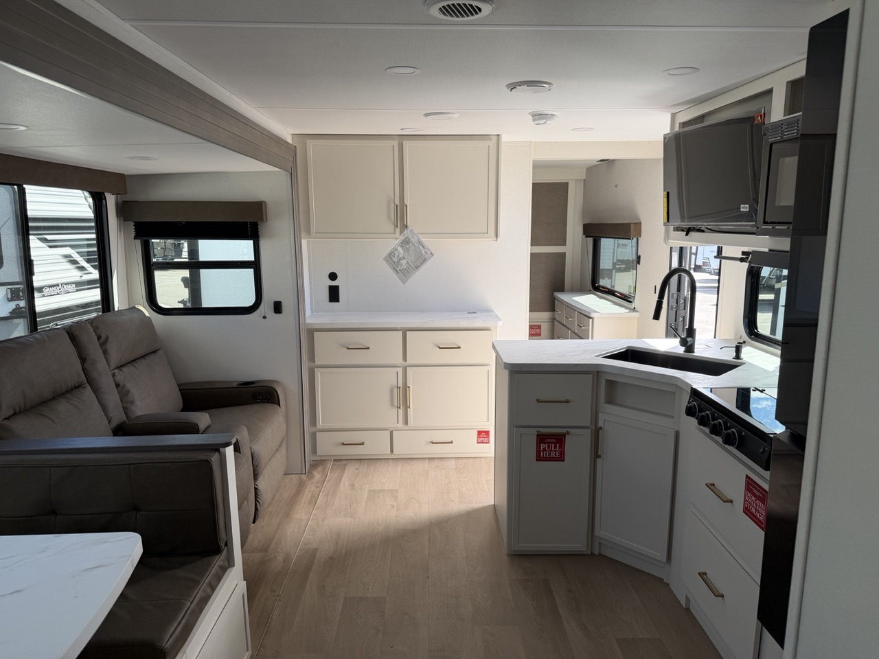 2026 Grand Design Transcend 335BHT - Image 18