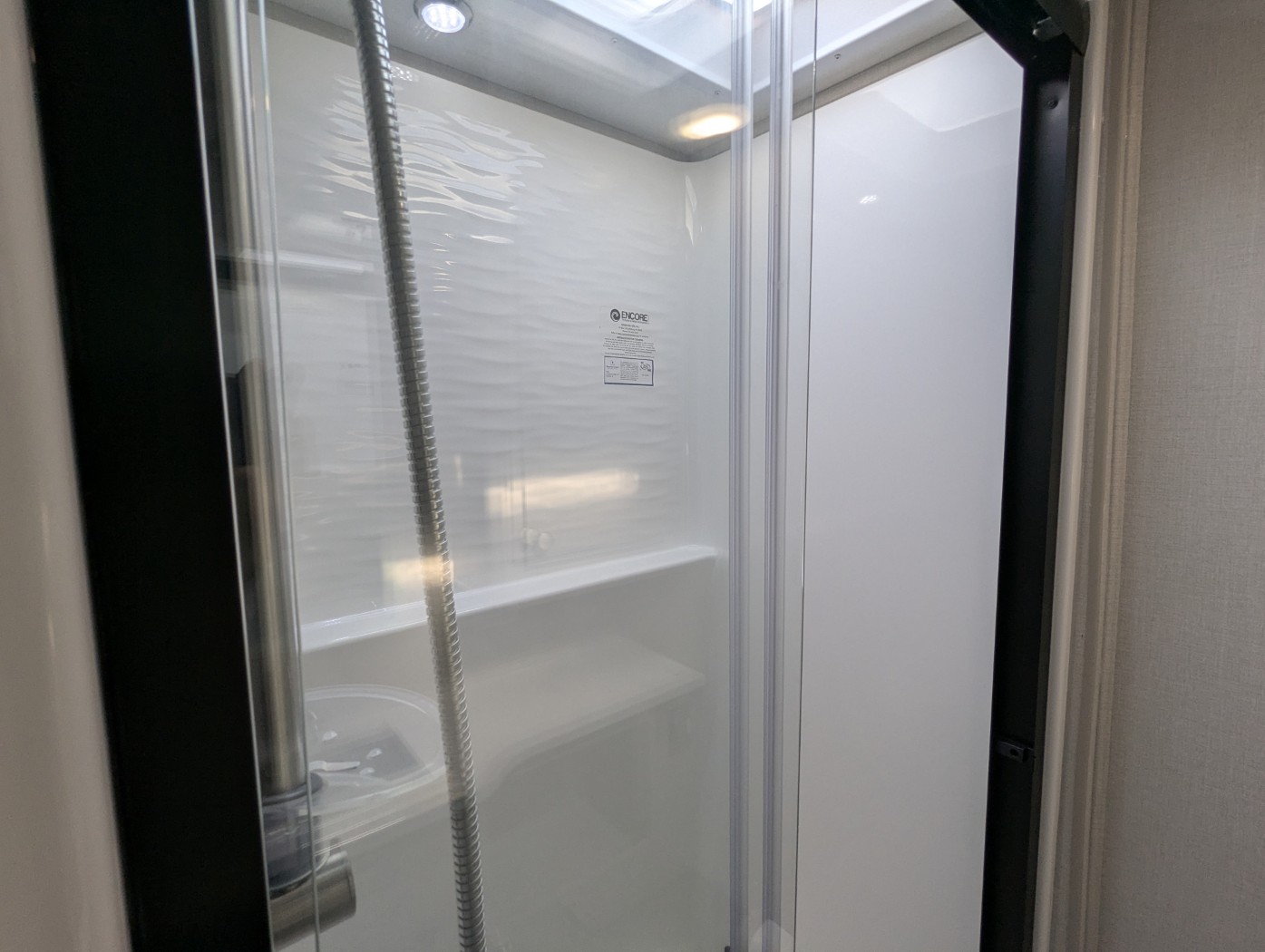 2026 Coachmen Entourage 320LV - Image 24