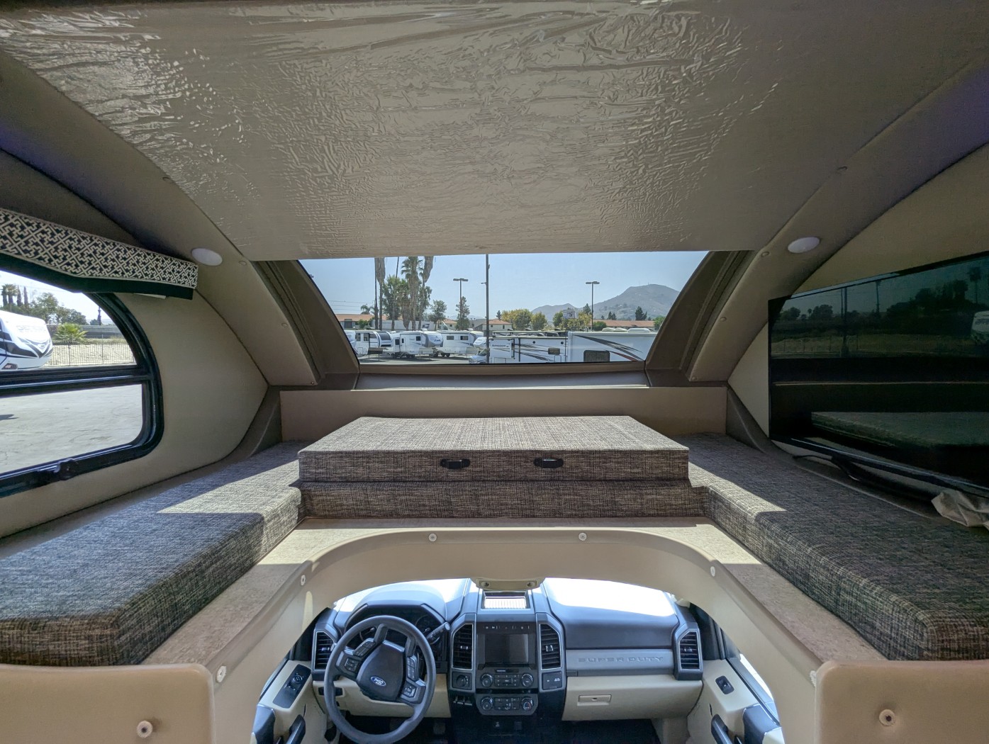 2021 Thor Motor Coach Omni SV34 - 4X4 - Image 11