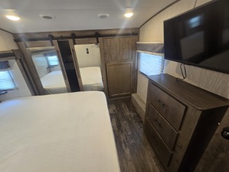 2021 FOREST RIVER SABRE 36BHQ - Image 26