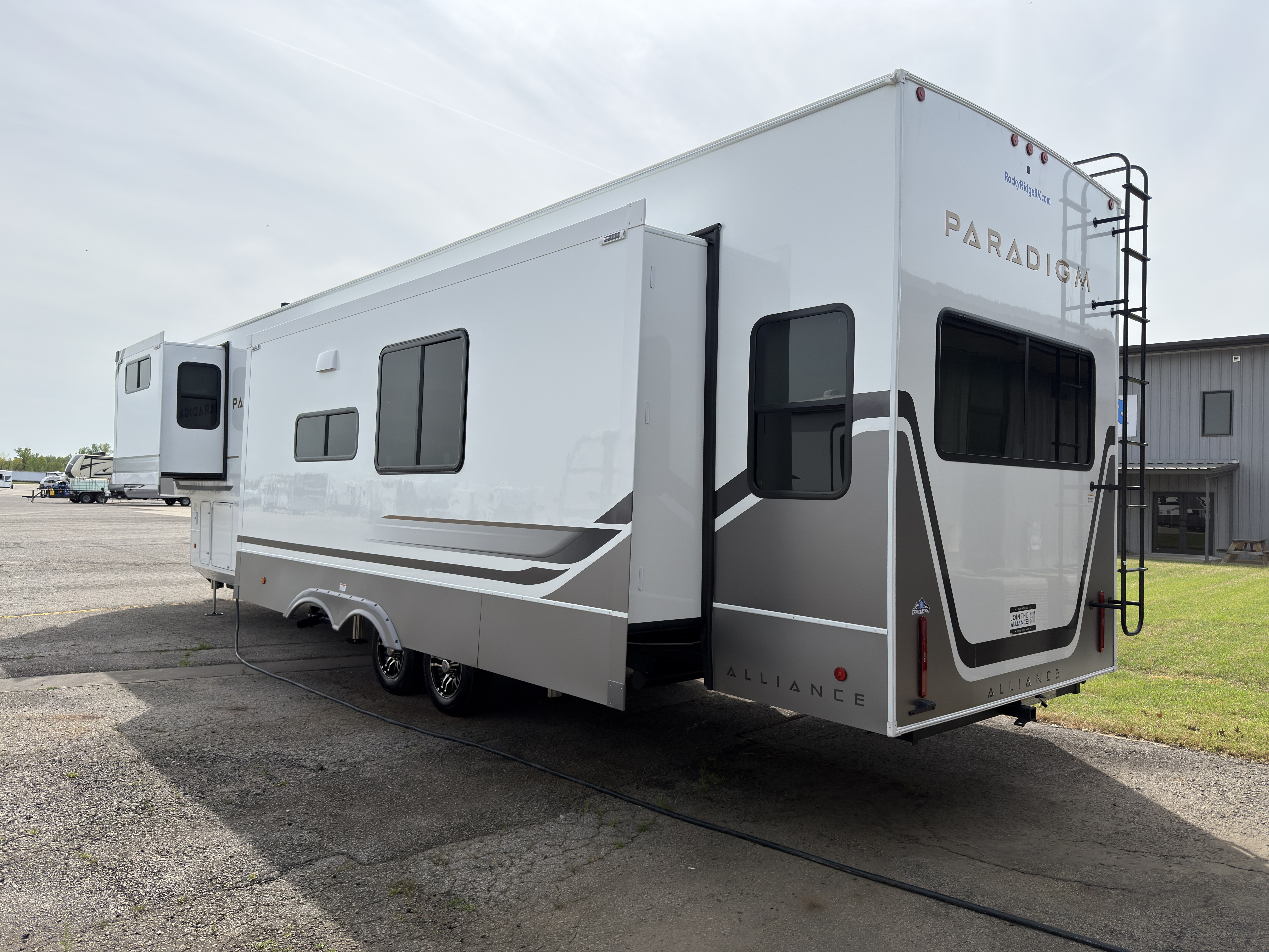 2026 Alliance RV Paradigm 388SP - Image 4