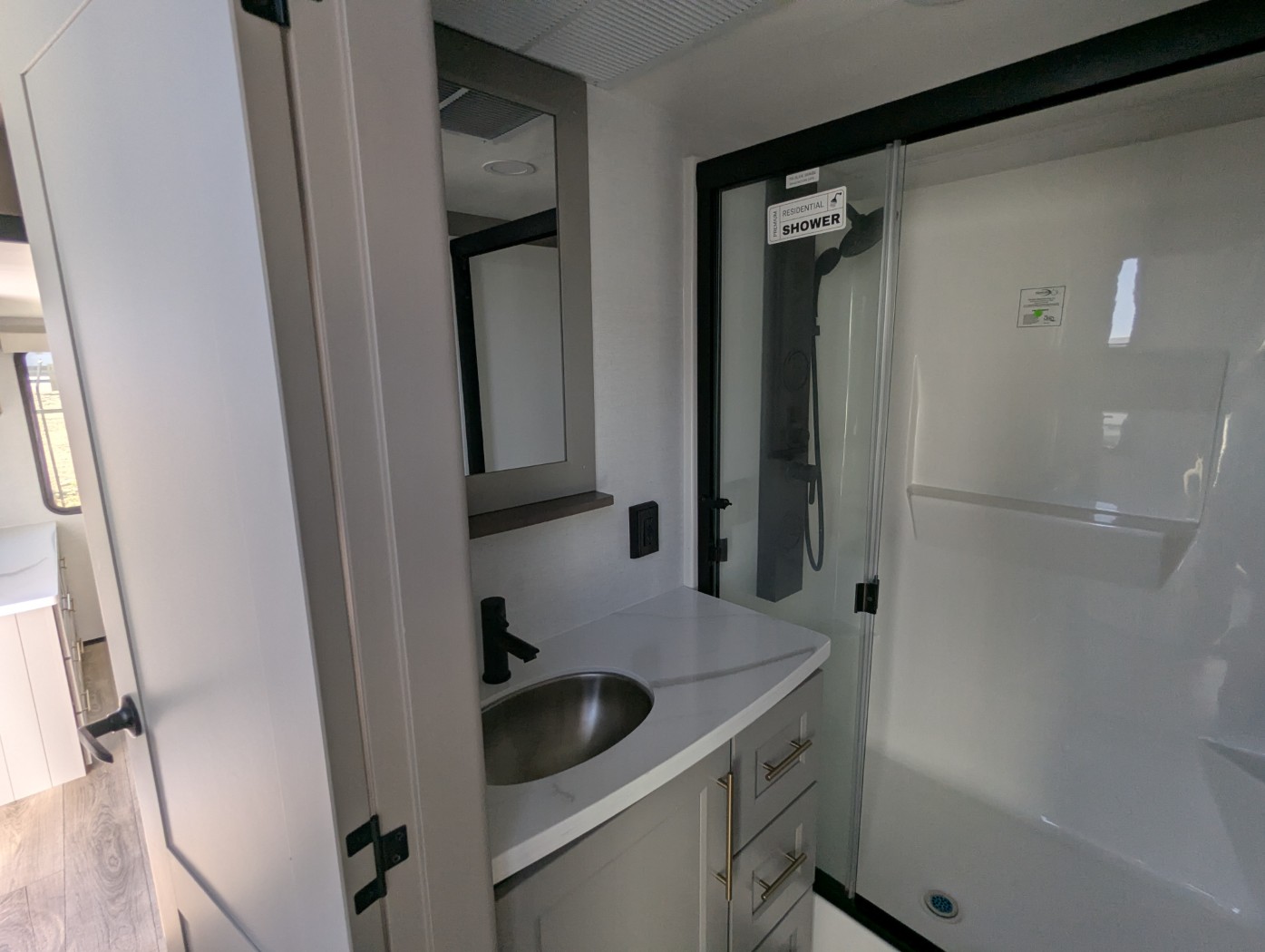 2026 Alliance RV Benchmark 42LFT - Image 27