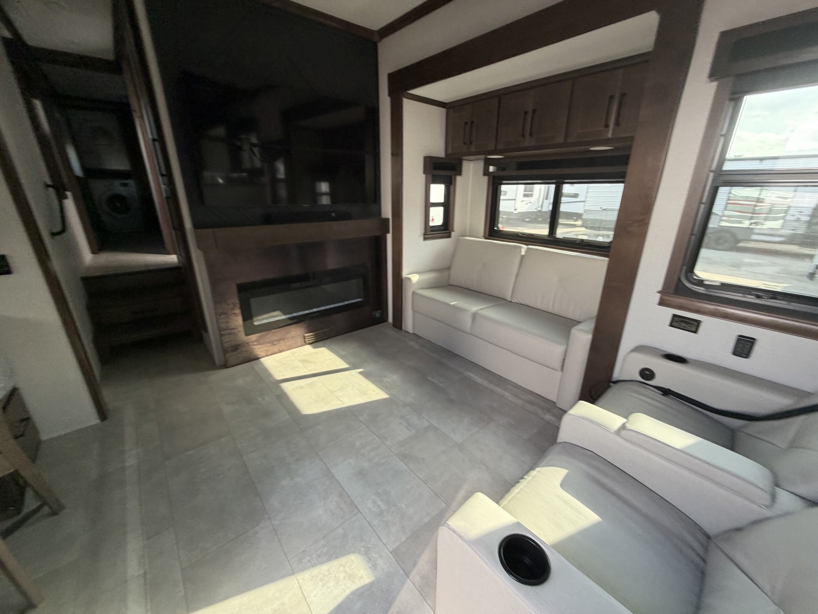 2025 FOREST RIVER 421FK - Image 47