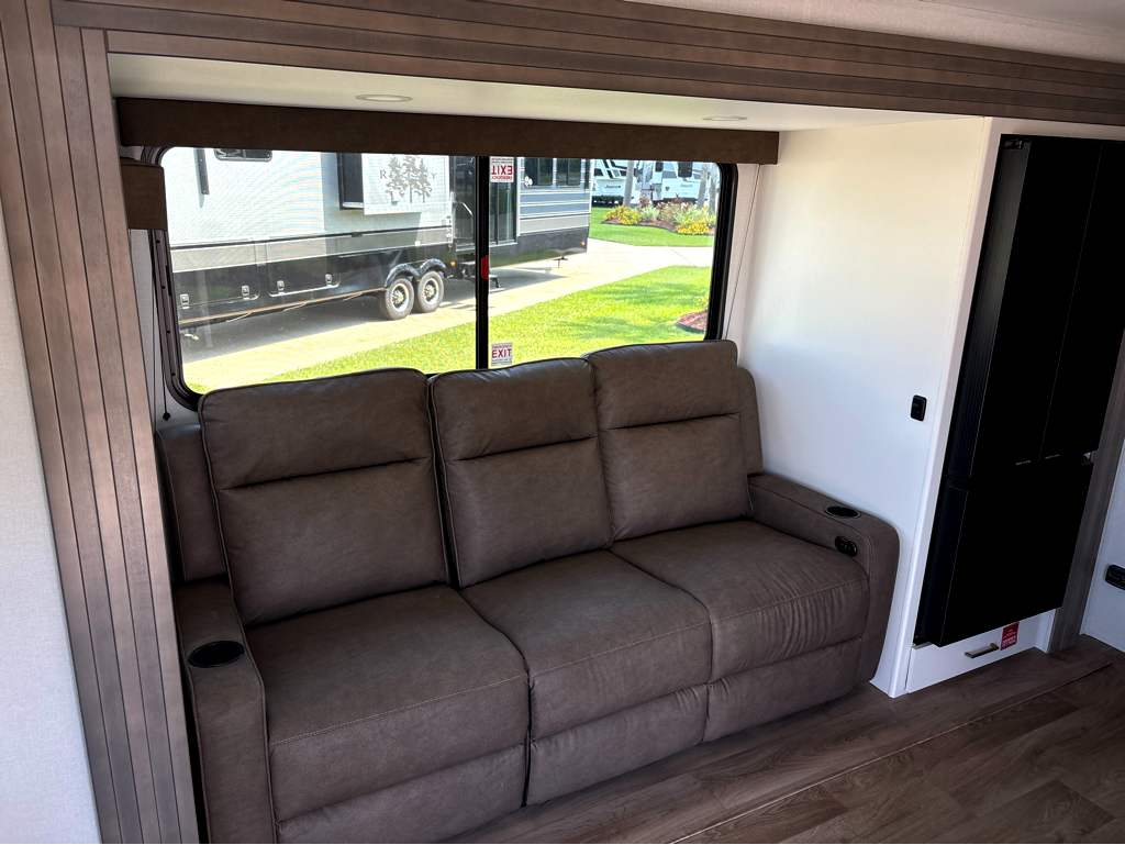 2027 GRAND DESIGN TRANSCEND 245RLT - Image 7