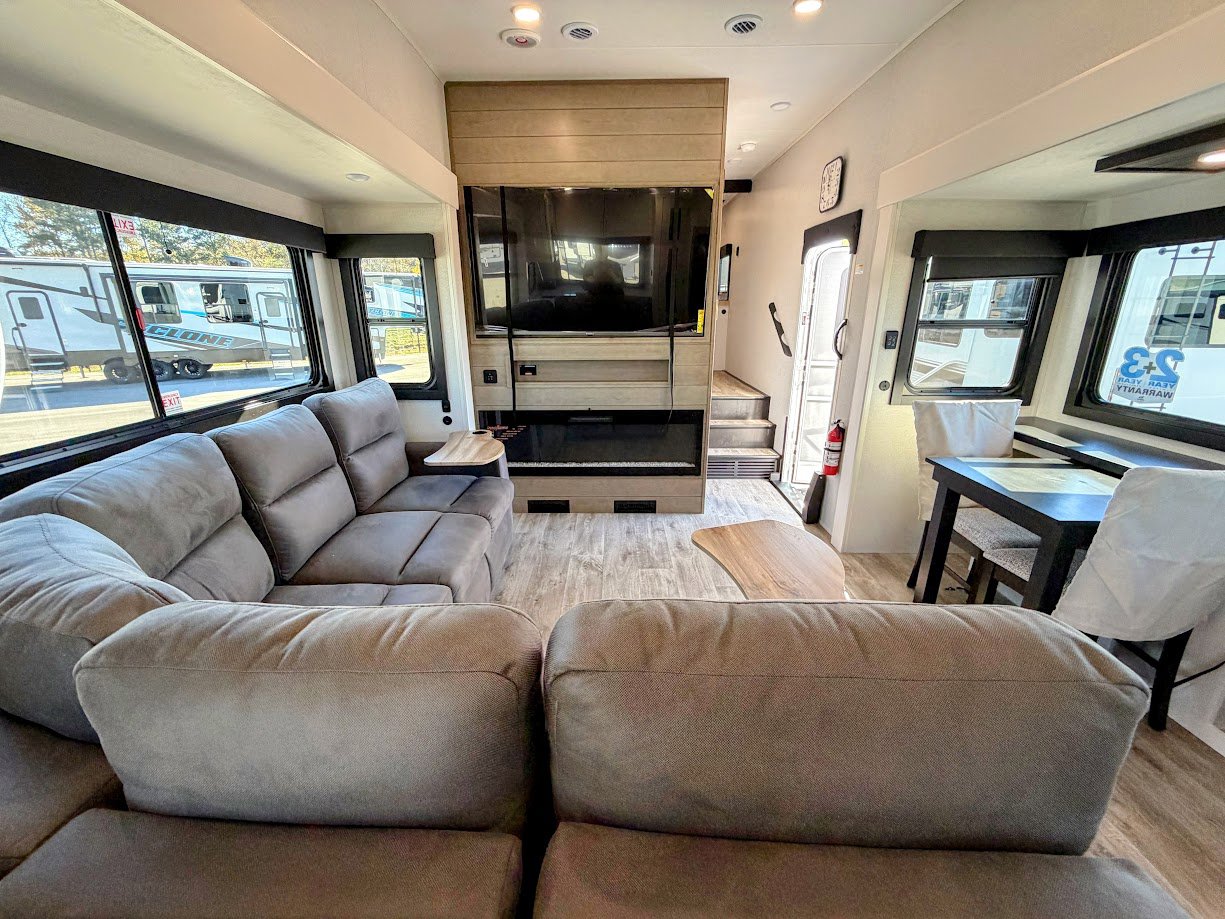 2026 JAYCO EAGLE 365UKTS - Image 38