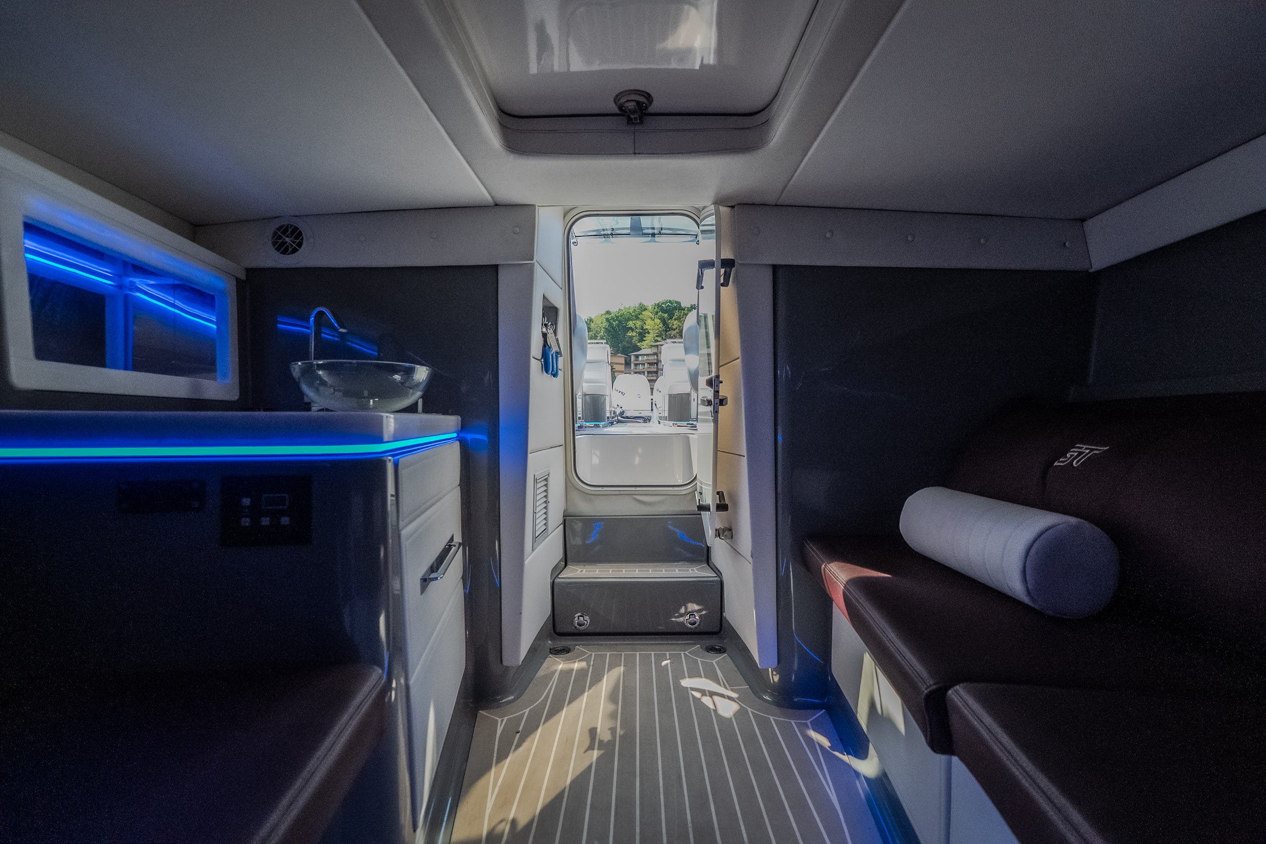 2019 Donzi 41 GT - Image 38