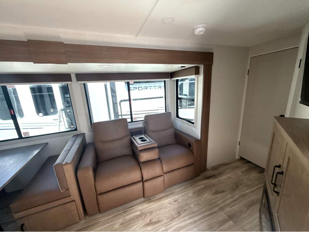 2027 VENTURE RV SPORTTREK 333VIK - Image 8