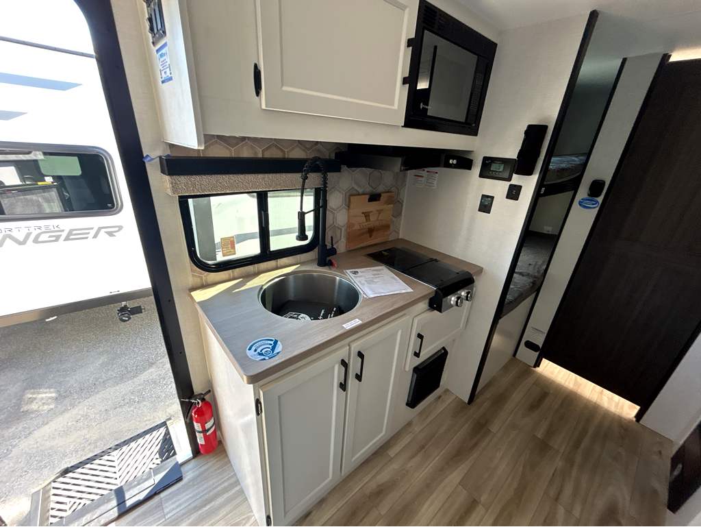 2026 VENTURE RV SPORTTREK STINGER 222VUD - Image 17