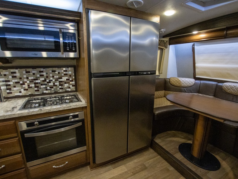 2018 Keystone Montana 3820FK - Image 10