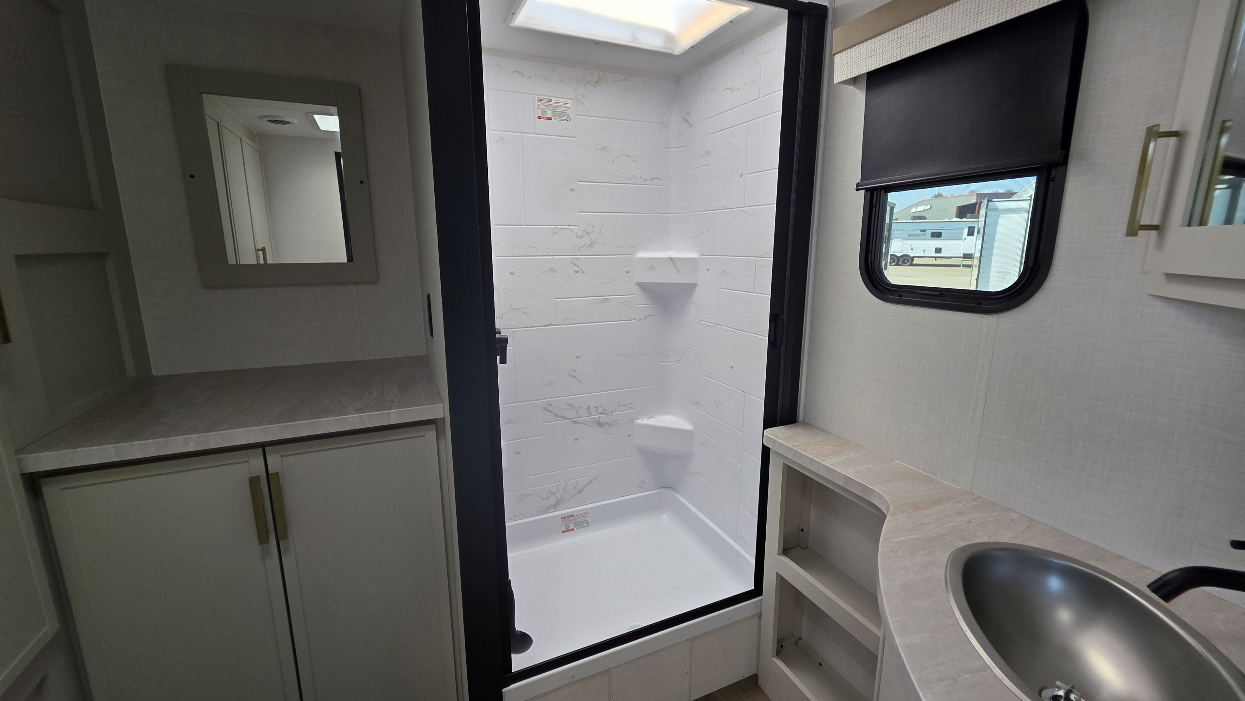 2027 VENTURE RV STRATUS 261VRB - Image 25