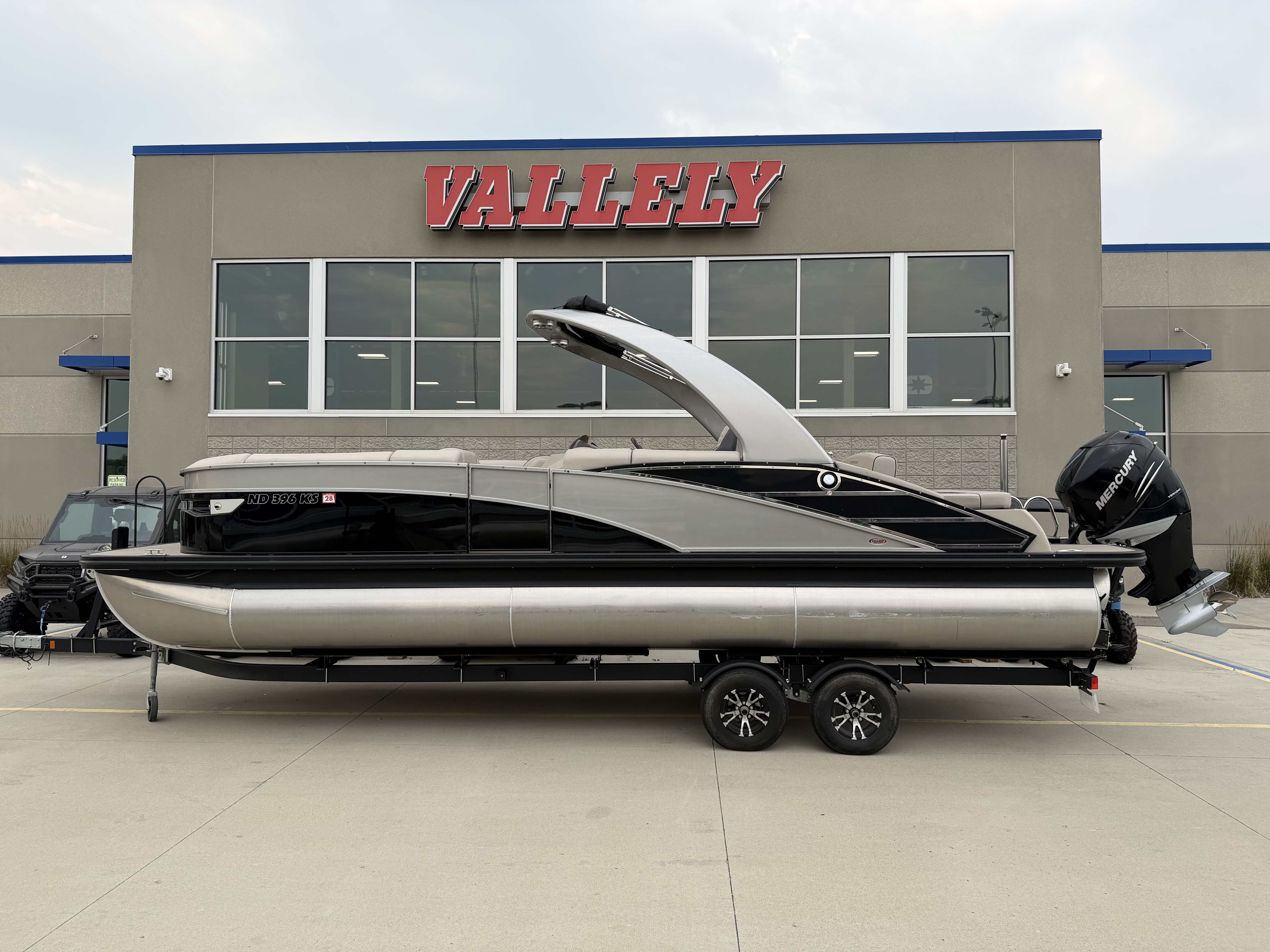 2019 Bennington 25 RXSBA - Image 1