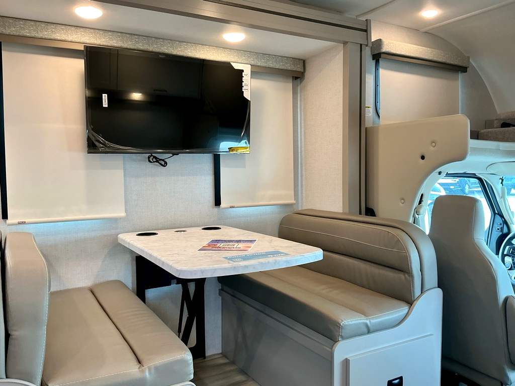 2026 THOR MOTORCOACH 28Z - Image 8